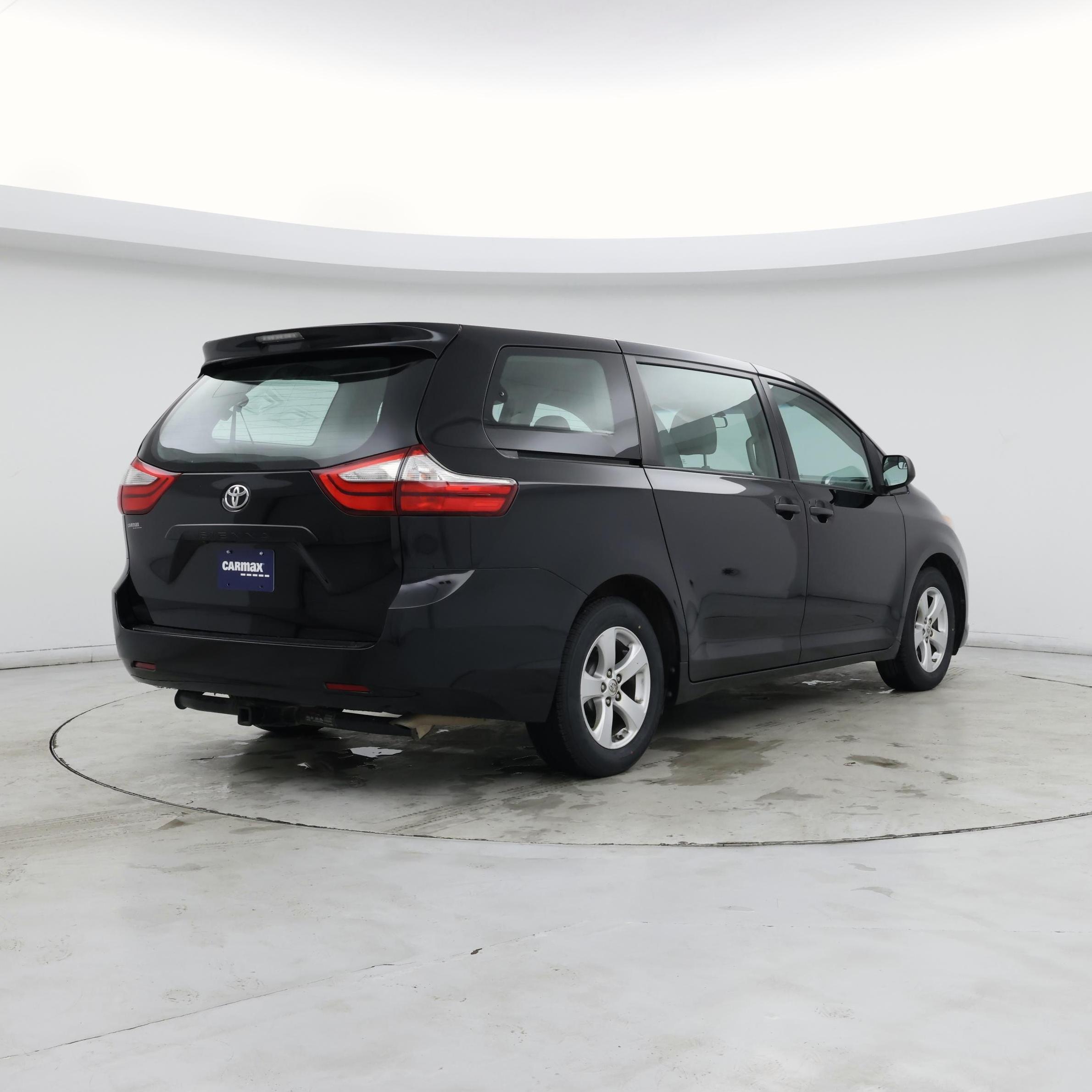 Thumbnail: 2015 Toyota Sienna - 8