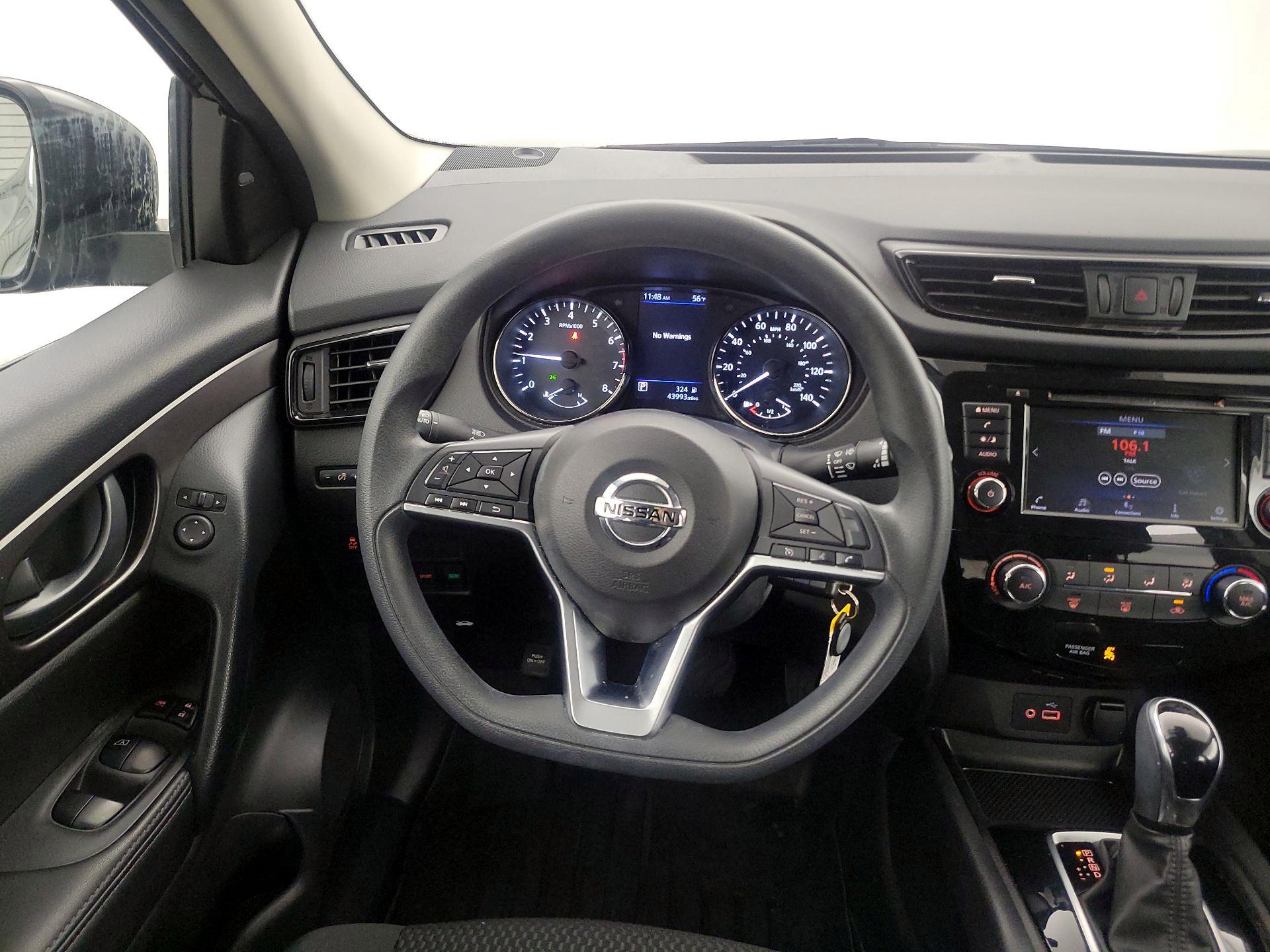 Thumbnail: 2020 Nissan Rogue Sport - 10