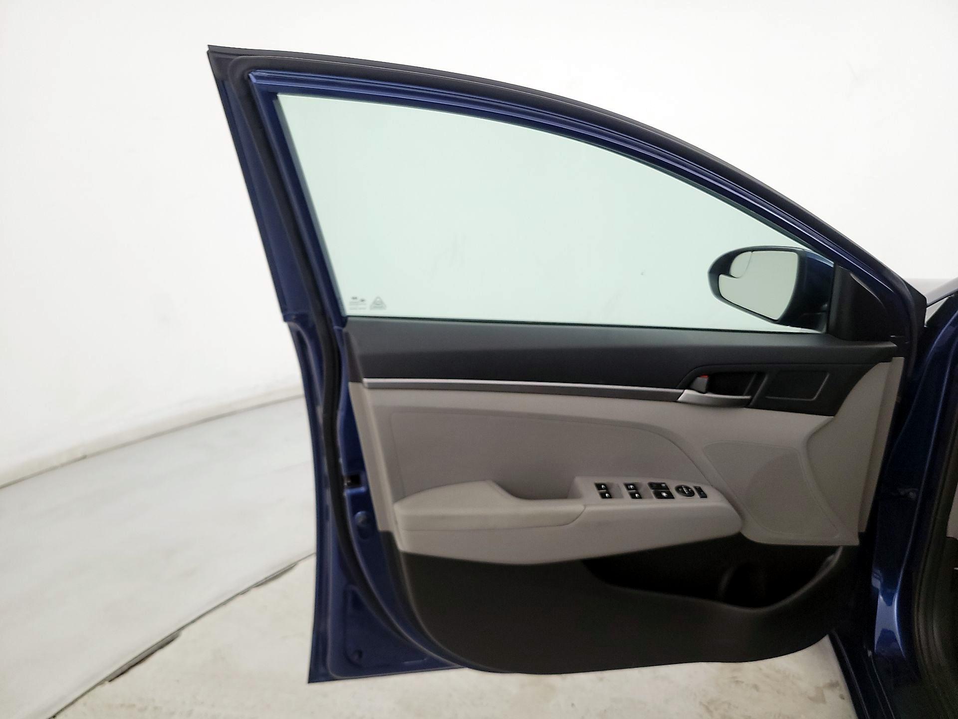 Thumbnail: 2018 Hyundai Elantra - 12