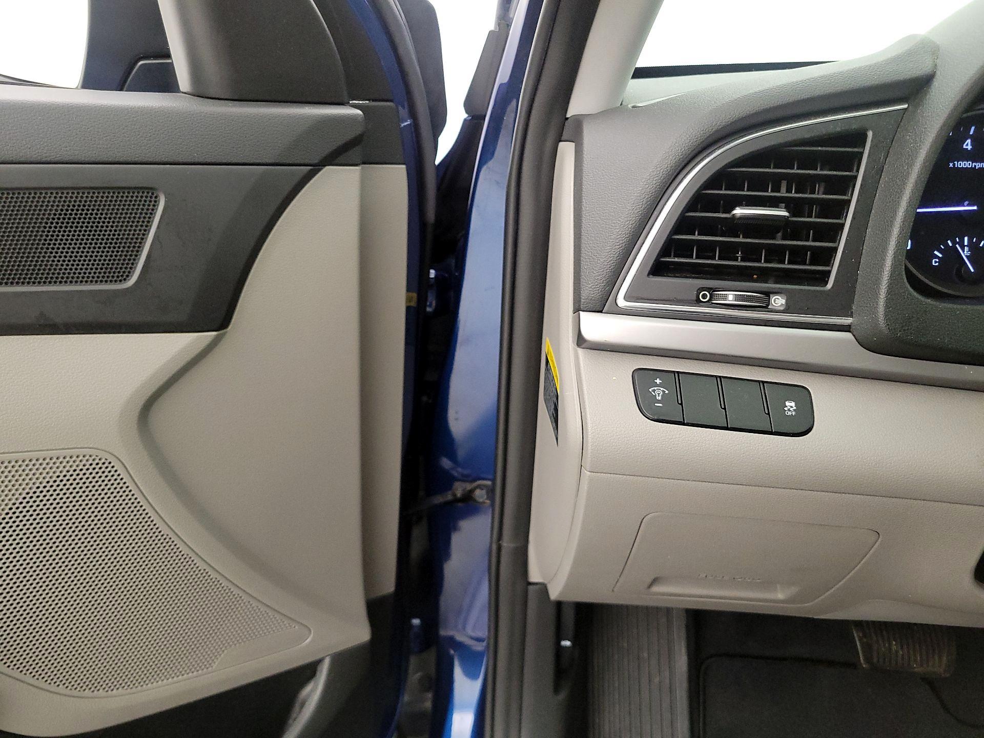 Thumbnail: 2018 Hyundai Elantra - 13