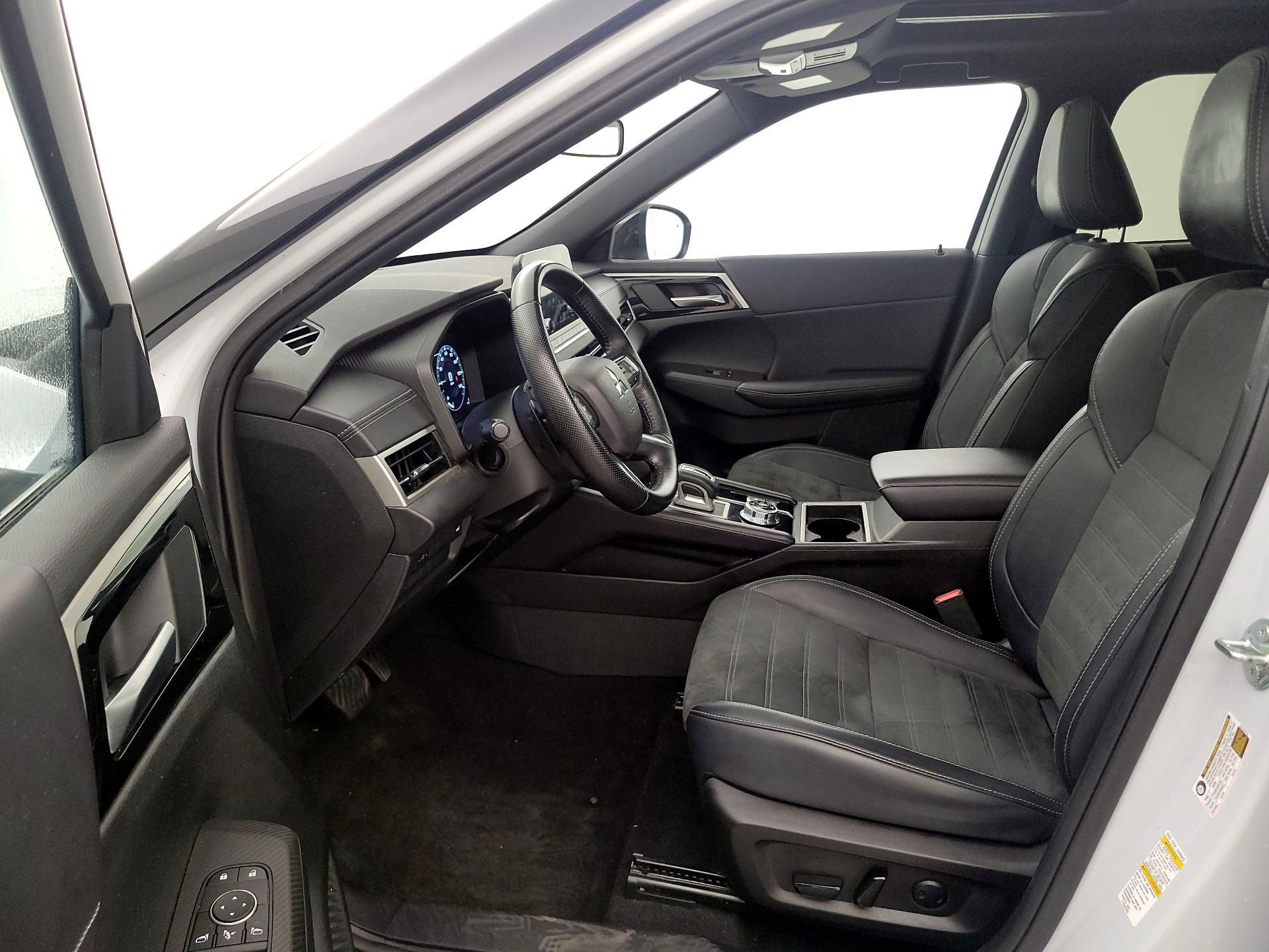 Thumbnail: 2024 Mitsubishi Outlander - 11