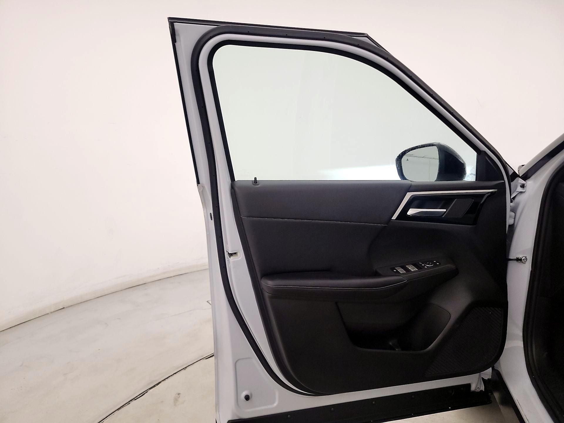 Thumbnail: 2024 Mitsubishi Outlander - 12