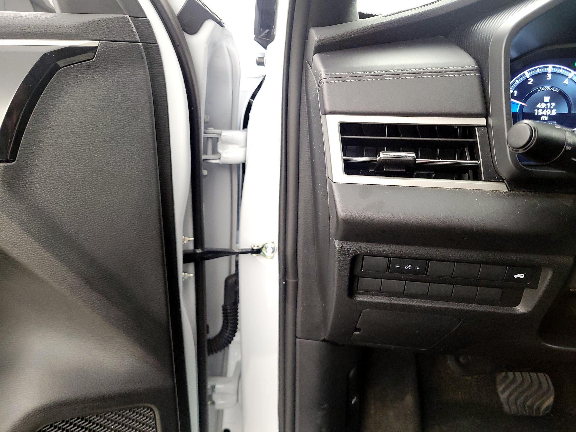 Thumbnail: 2024 Mitsubishi Outlander - 13