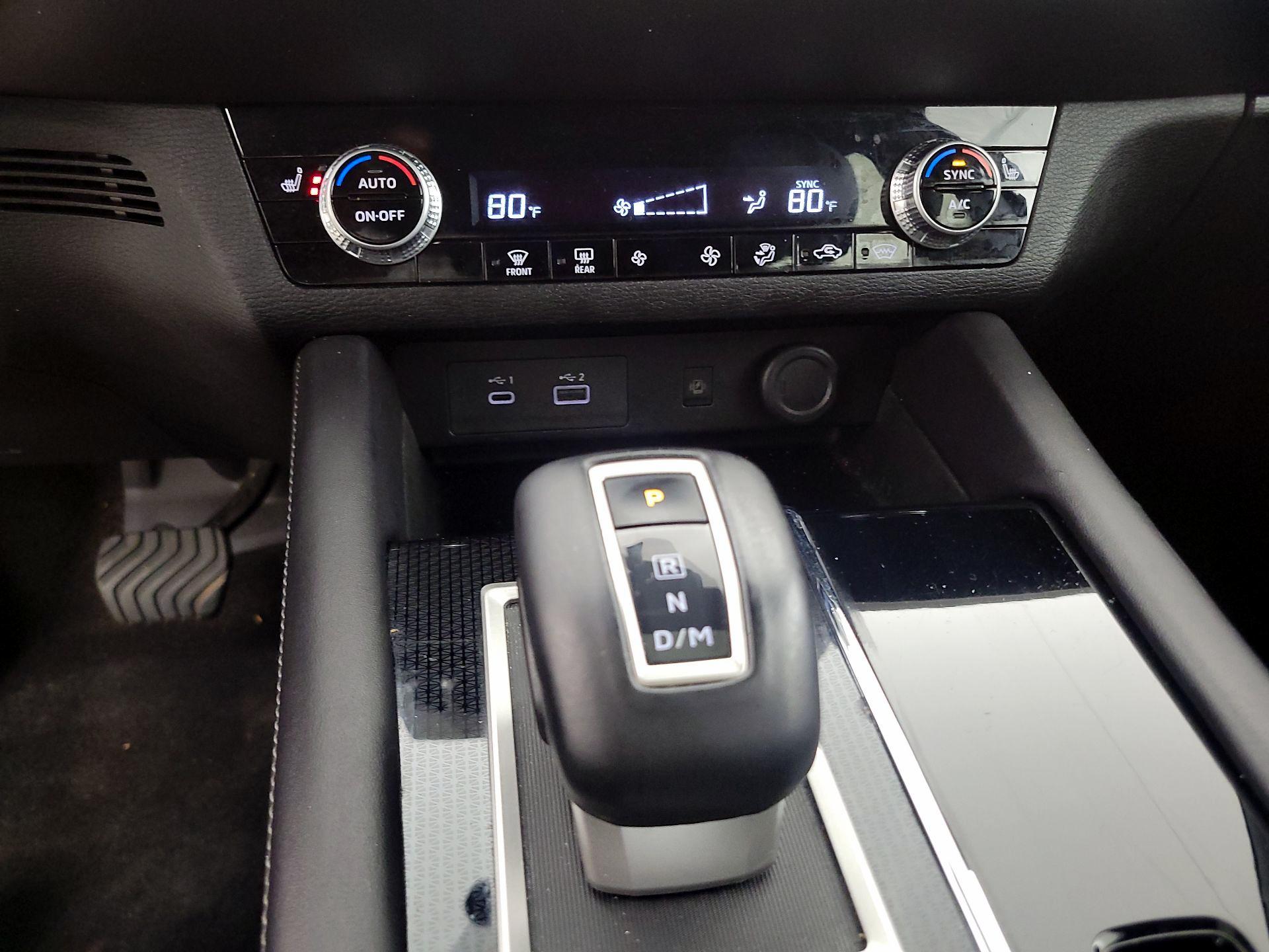 Thumbnail: 2024 Mitsubishi Outlander - 17