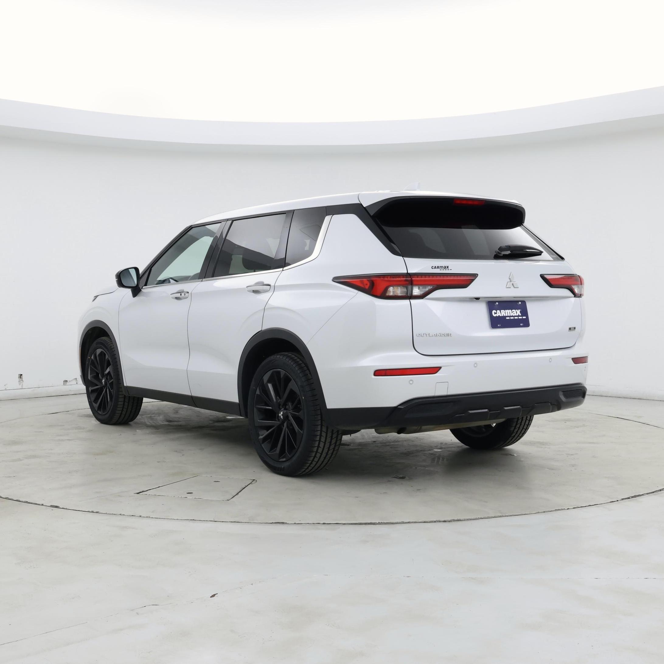 Thumbnail: 2024 Mitsubishi Outlander - 2