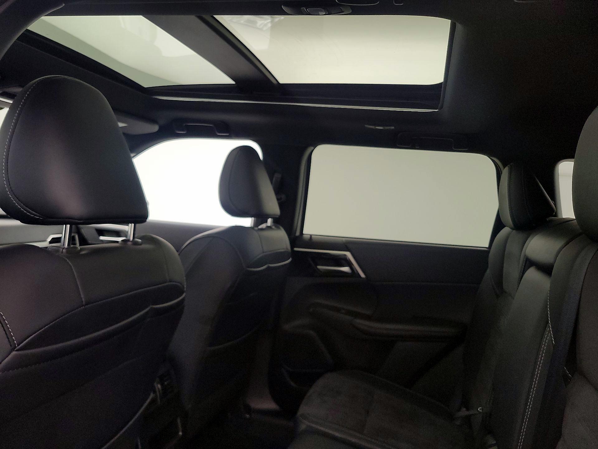 Thumbnail: 2024 Mitsubishi Outlander - 20