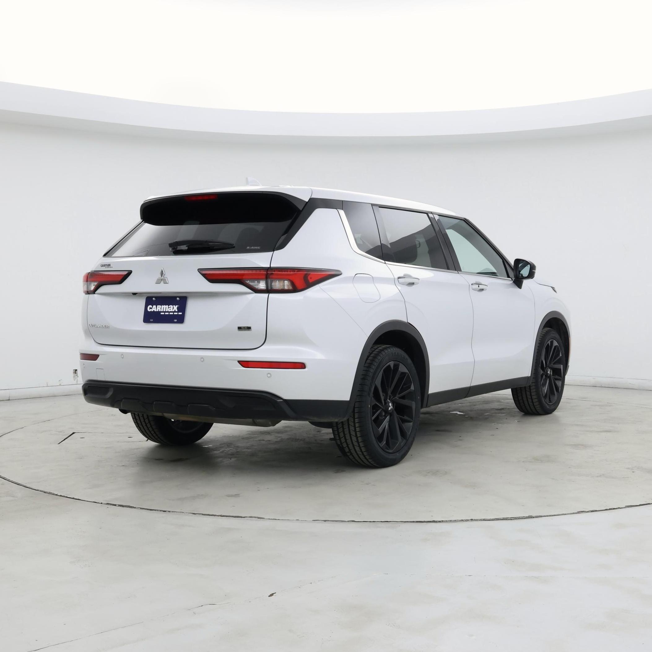 Thumbnail: 2024 Mitsubishi Outlander - 8