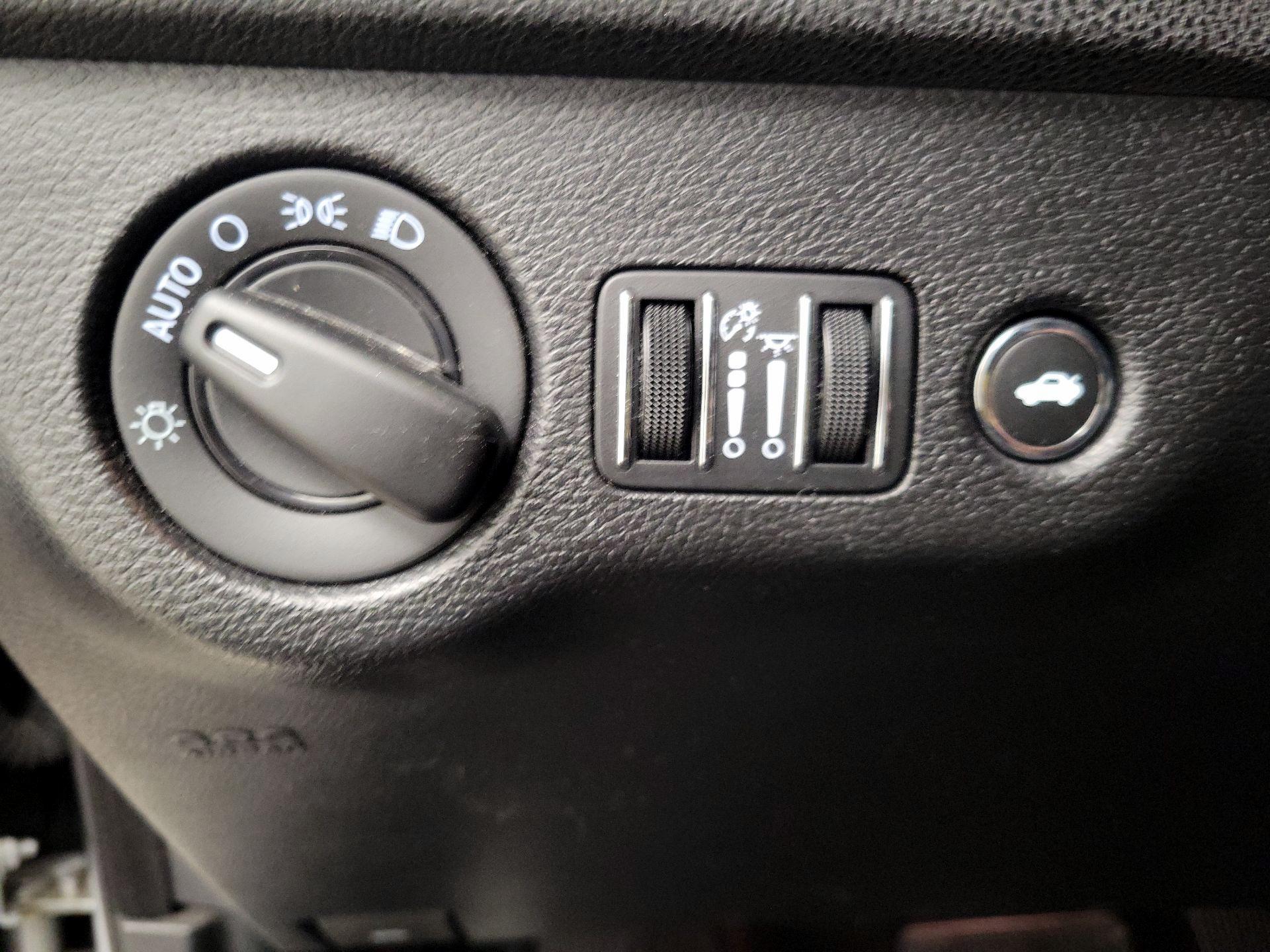 Thumbnail: 2020 Dodge Charger - 13