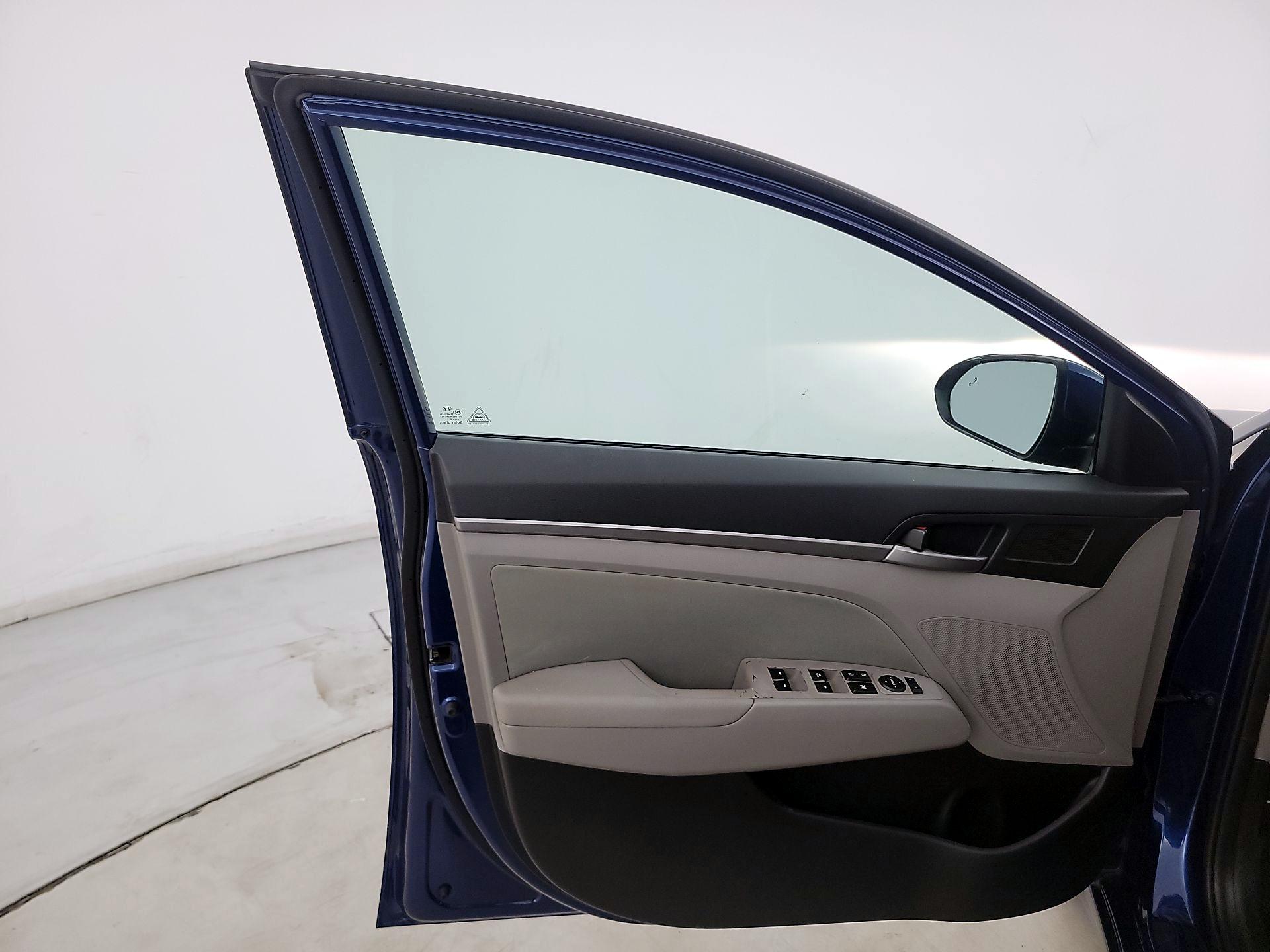 Thumbnail: 2017 Hyundai Elantra - 12