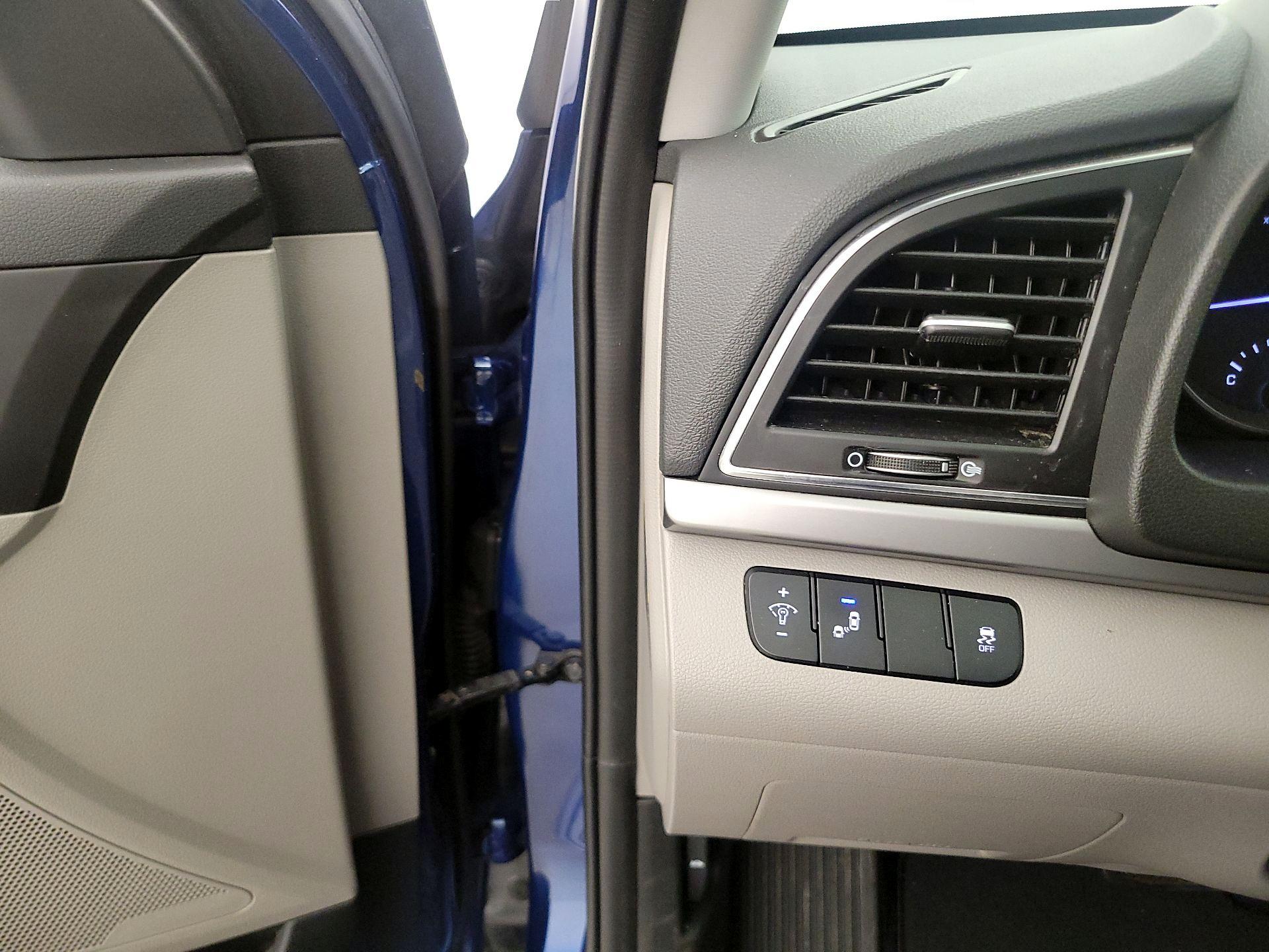 Thumbnail: 2017 Hyundai Elantra - 13