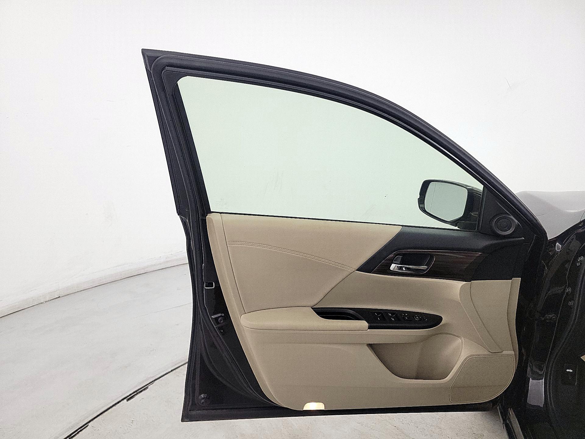 Thumbnail: 2017 Honda Accord - 12