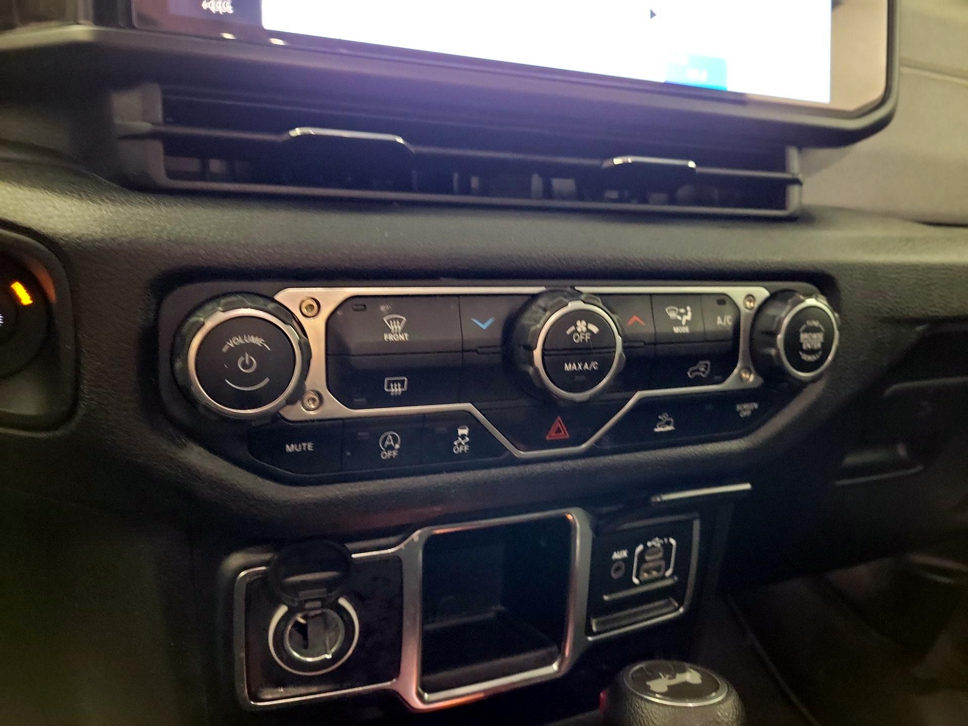 Thumbnail: 2024 Jeep Wrangler - 14