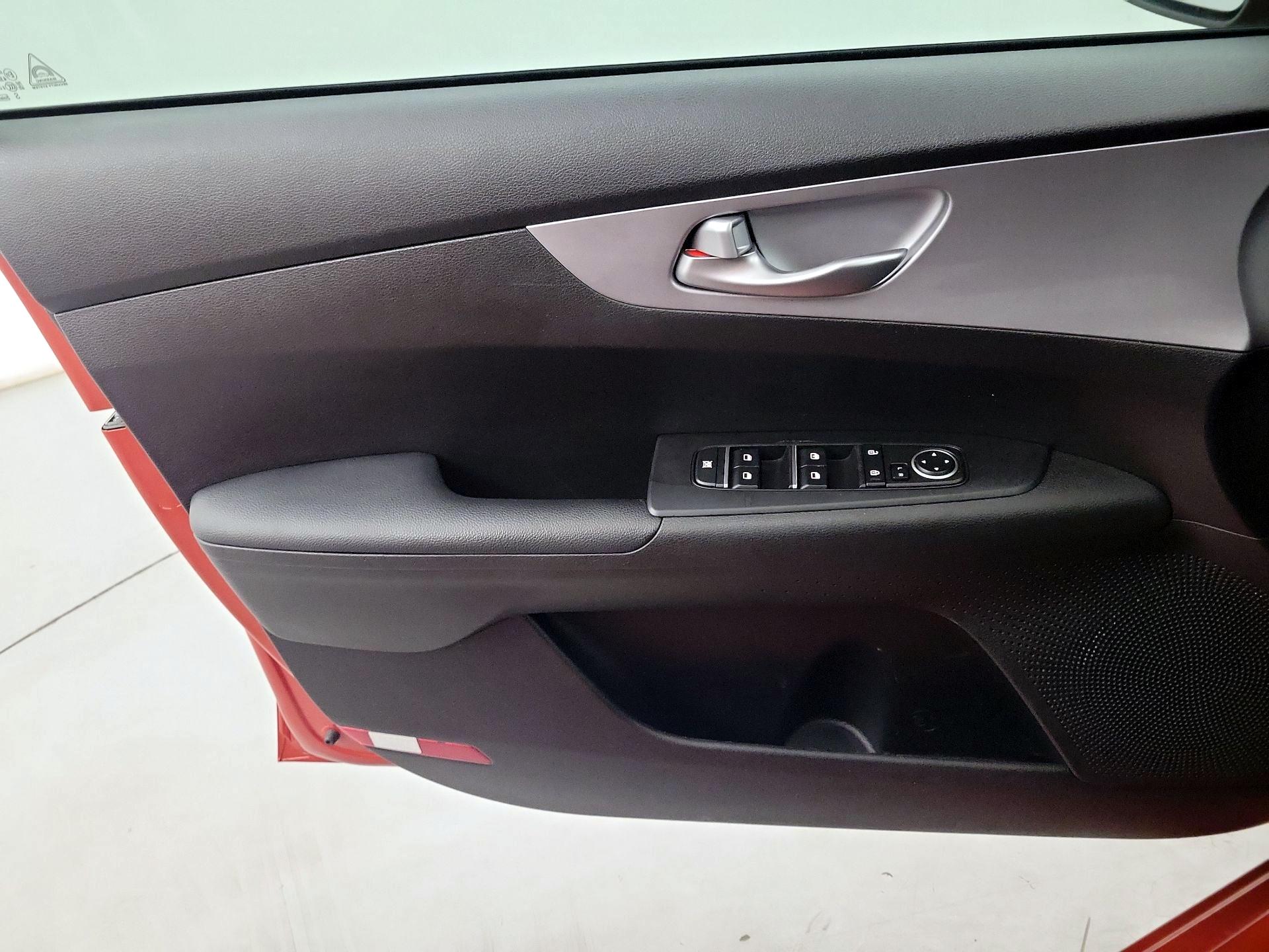 Thumbnail: 2023 Kia Forte - 10