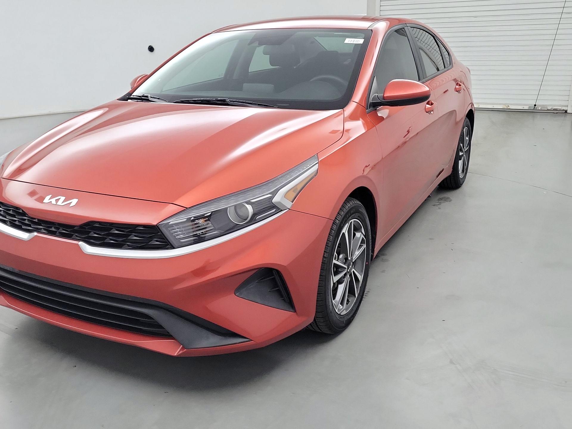 Thumbnail: 2023 Kia Forte - 3