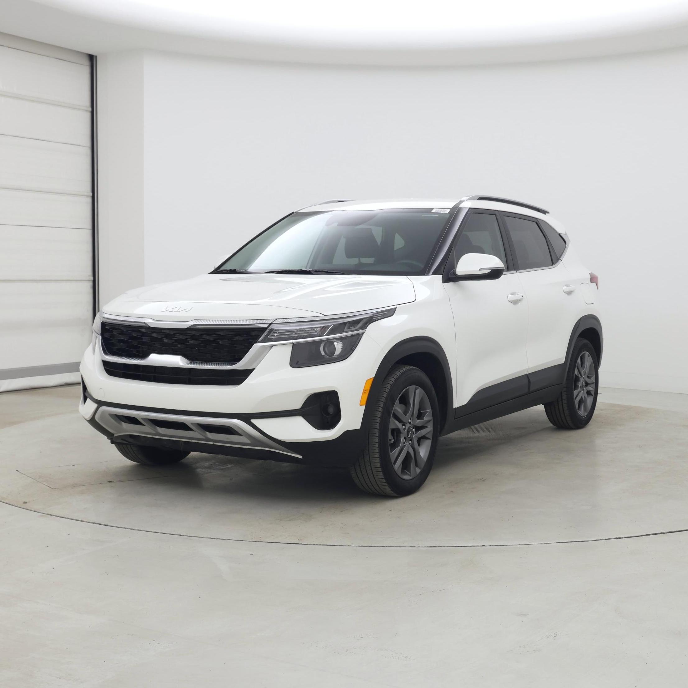 Thumbnail: 2023 Kia Seltos - 4