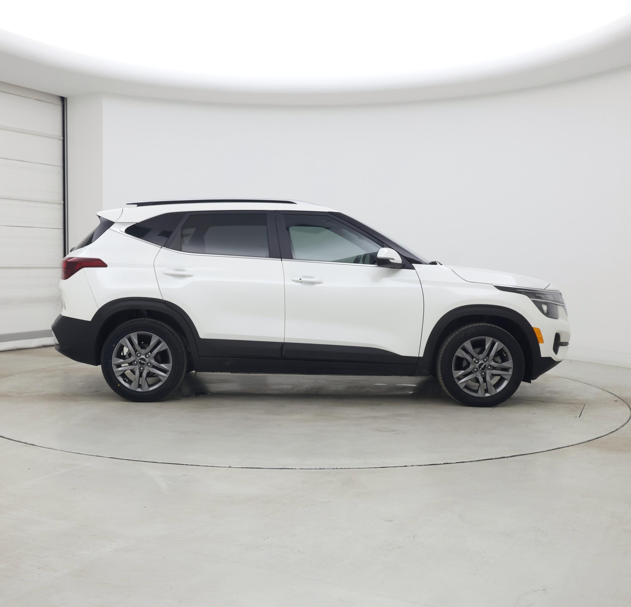 Thumbnail: 2023 Kia Seltos - 7