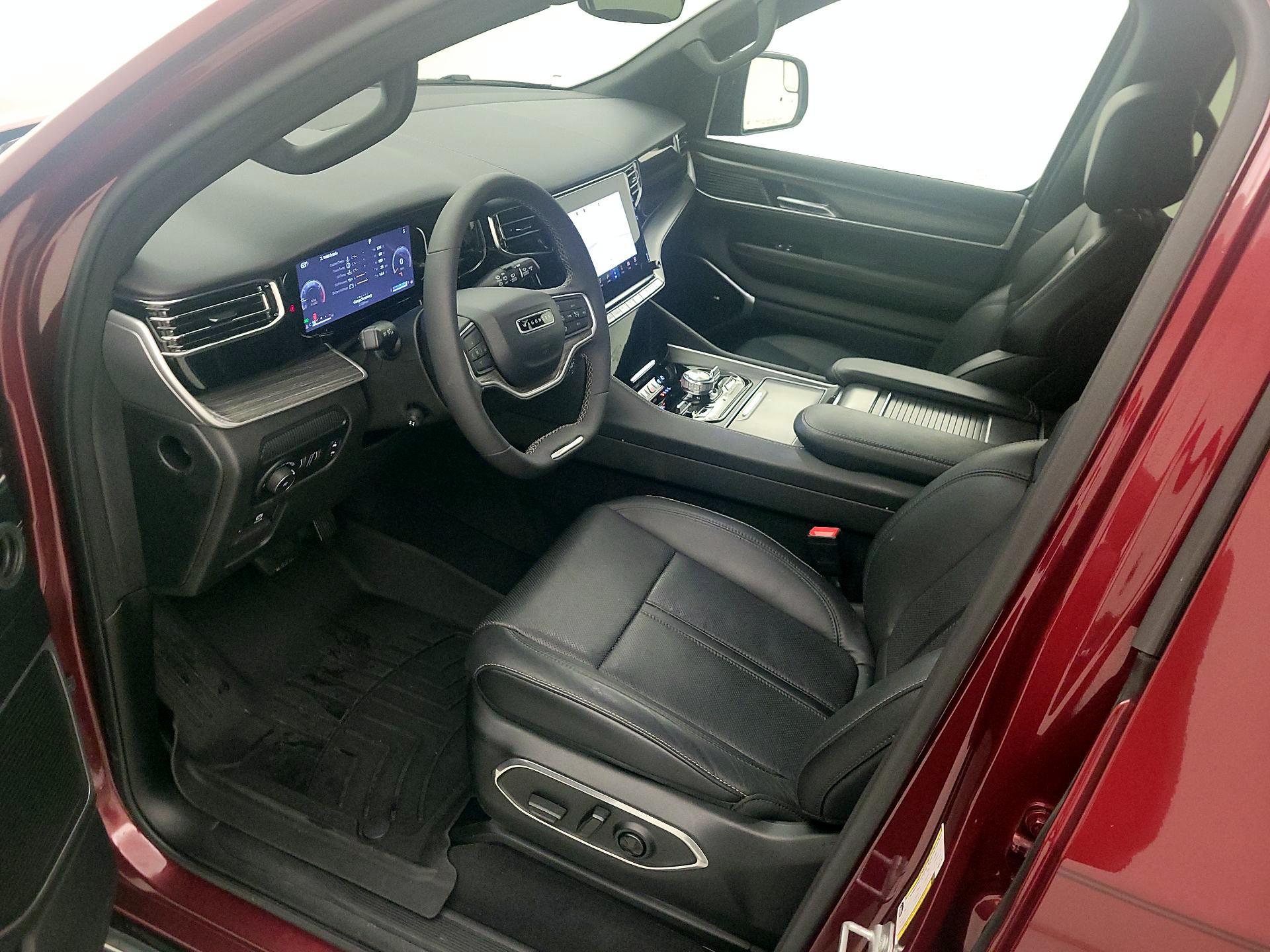 Thumbnail: 2023 Jeep Wagoneer - 11