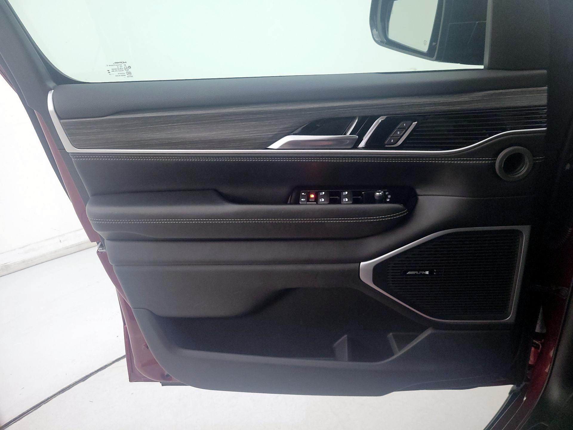 Thumbnail: 2023 Jeep Wagoneer - 12