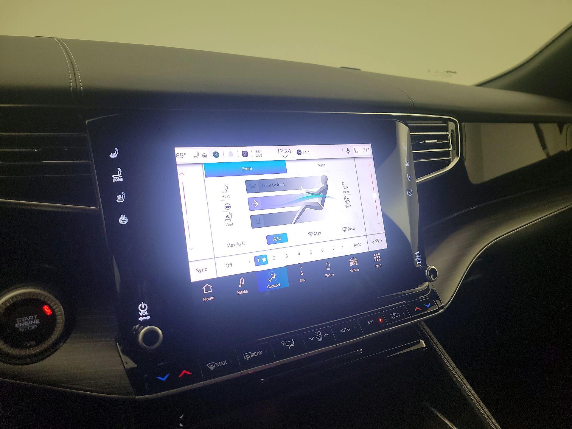 Thumbnail: 2023 Jeep Wagoneer - 17