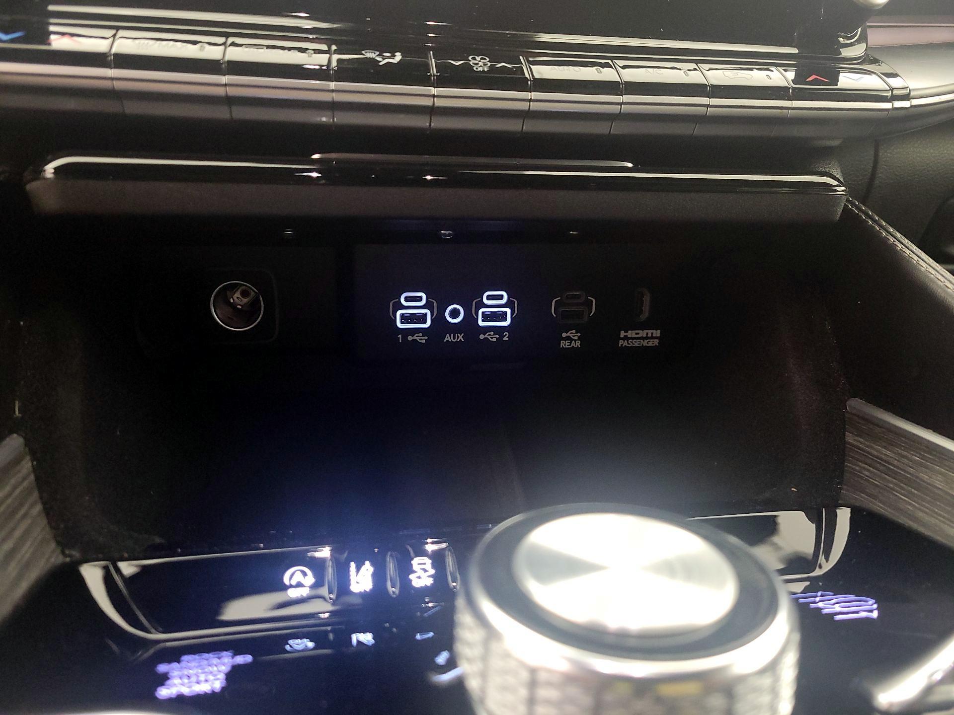 Thumbnail: 2023 Jeep Wagoneer - 19