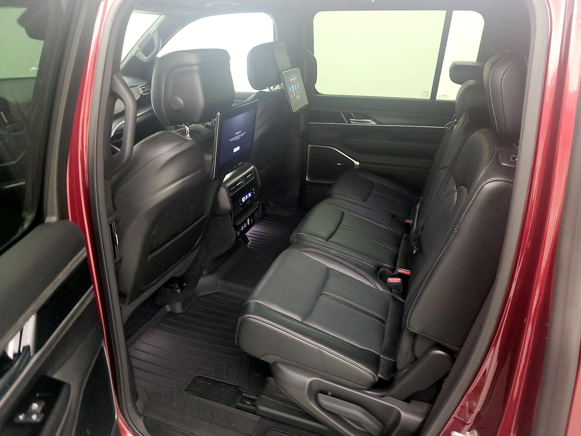 Thumbnail: 2023 Jeep Wagoneer - 20