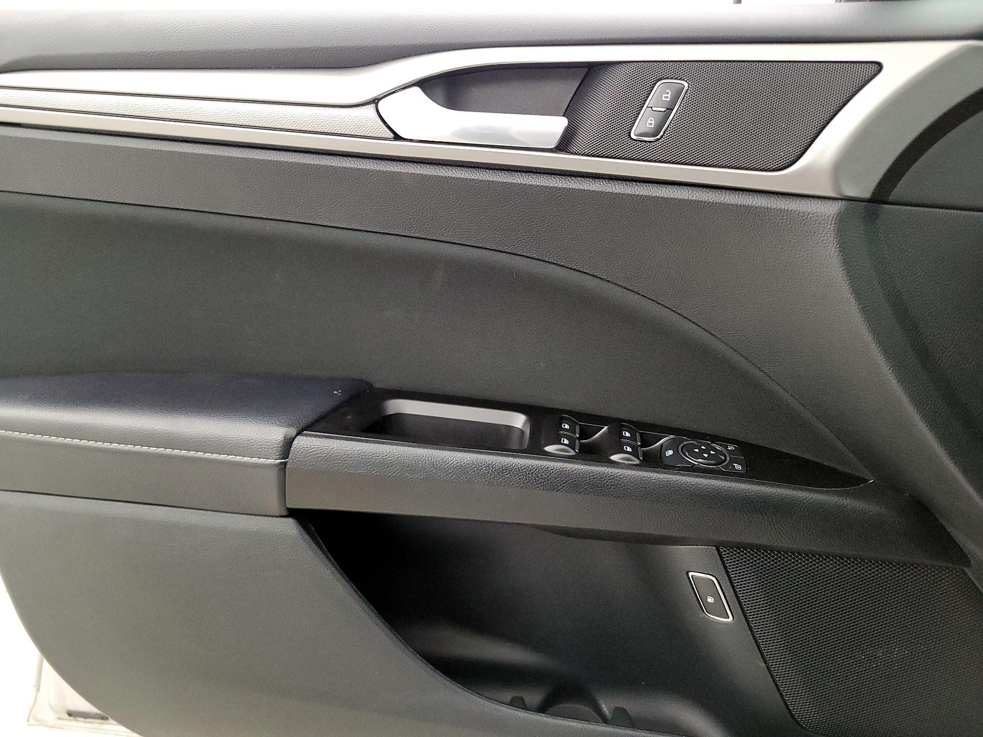 Thumbnail: 2017 Ford Fusion - 12