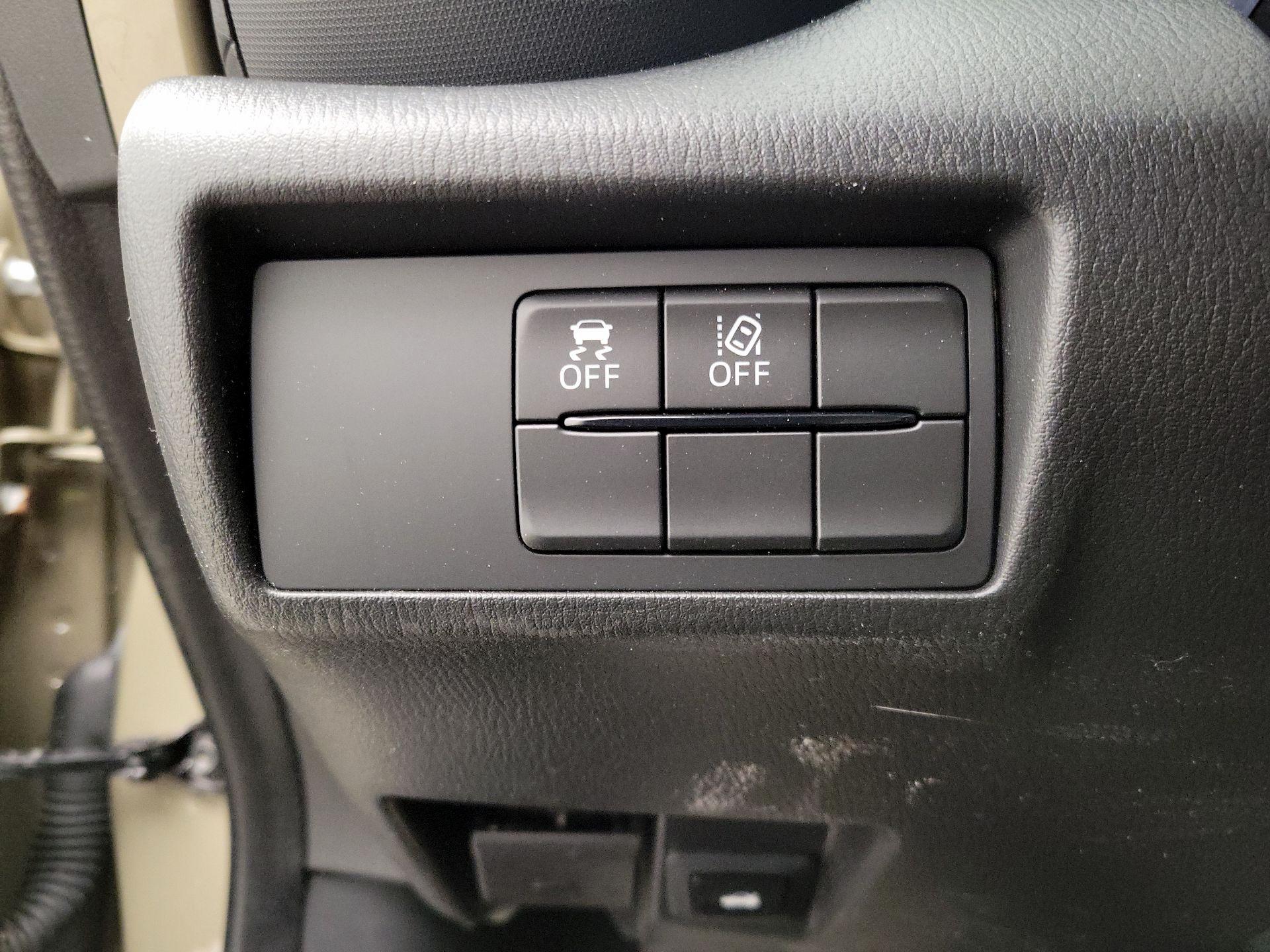 Thumbnail: 2023 Mazda MX-5 Miata - 13