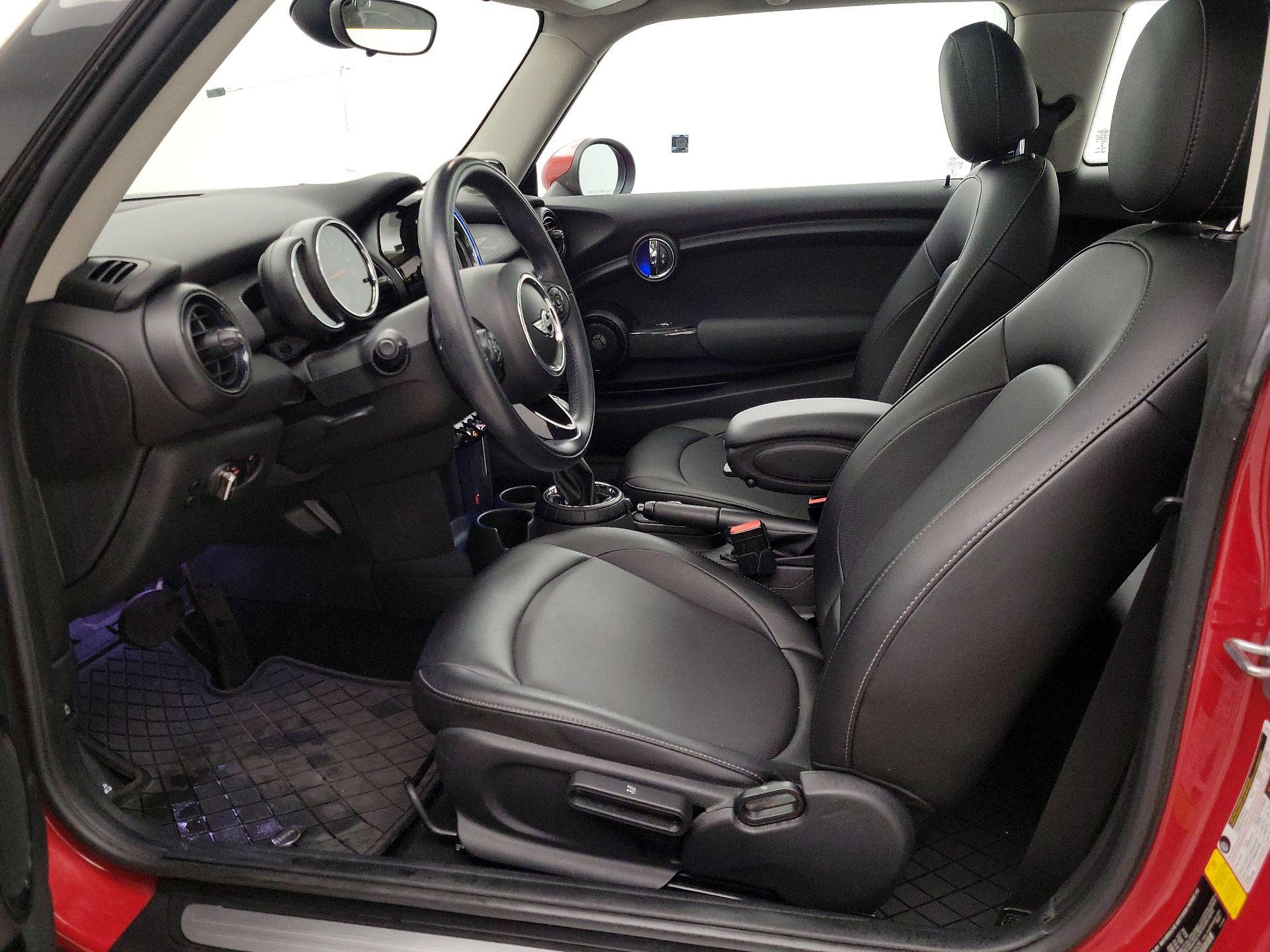 Thumbnail: 2016 MINI Cooper Hardtop - 11