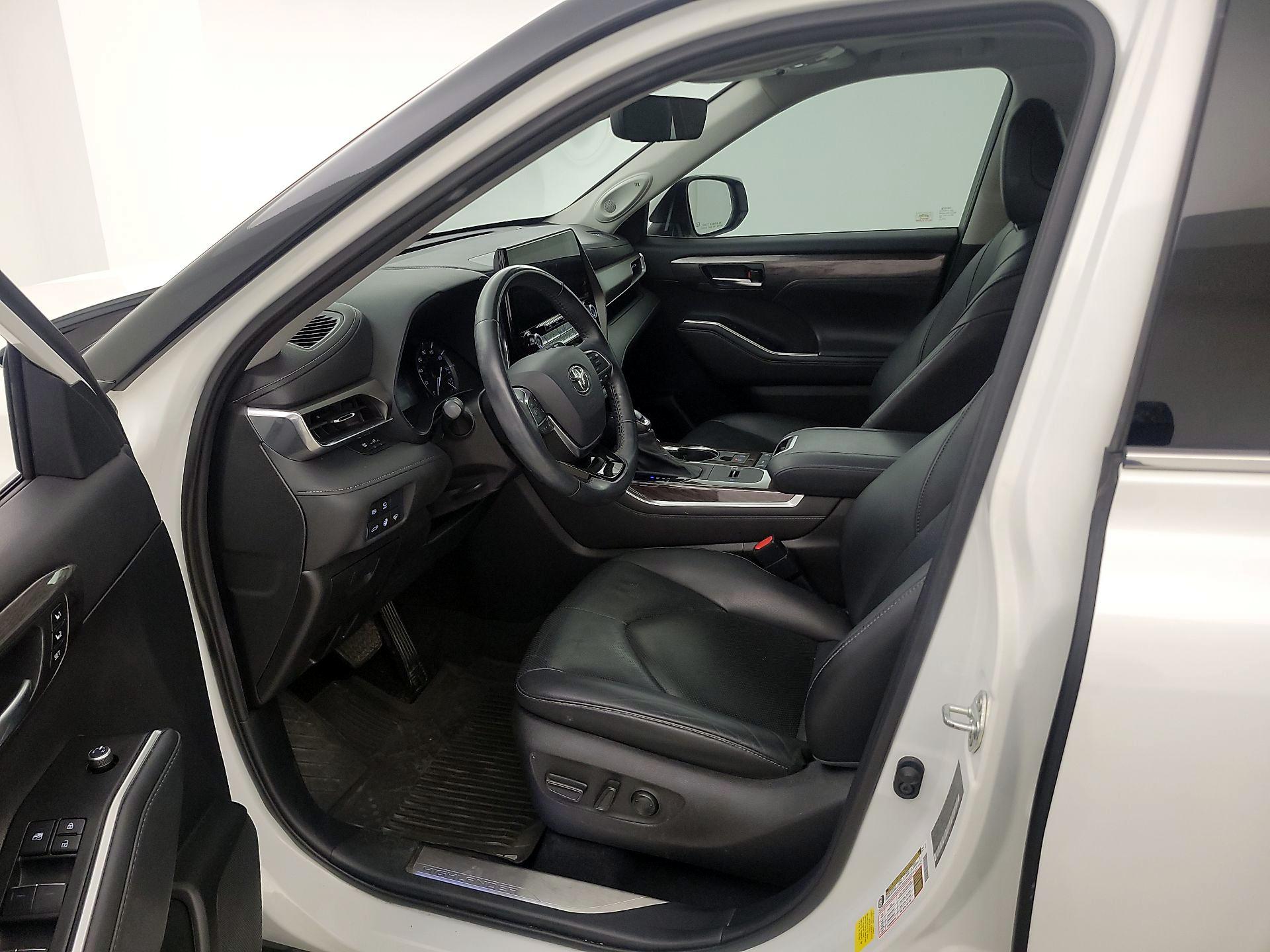 Thumbnail: 2020 Toyota Highlander - 11