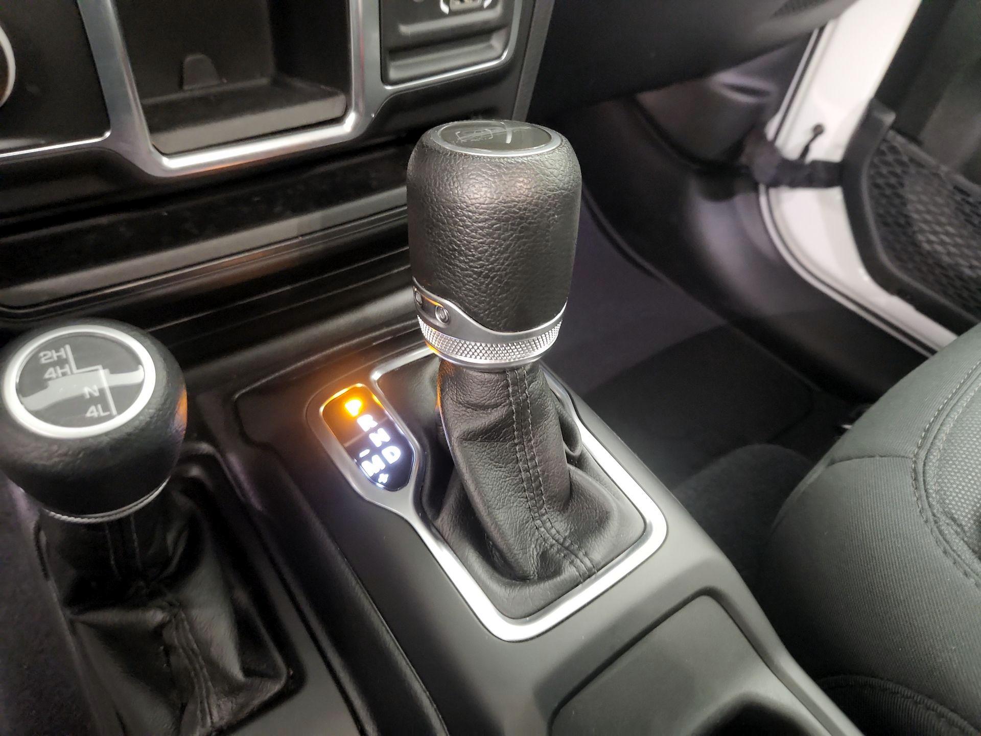 Thumbnail: 2023 Jeep Gladiator - 17