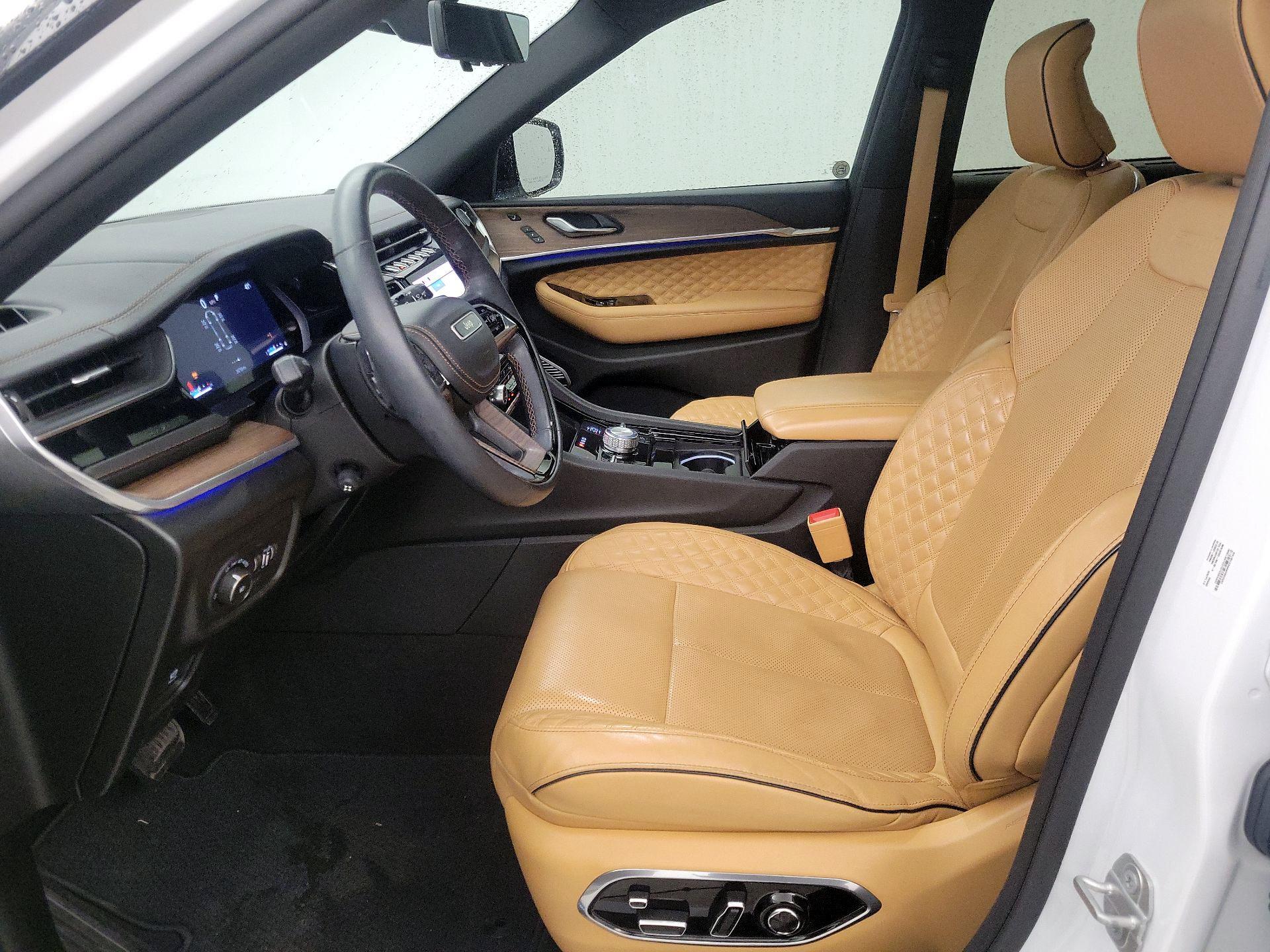 Thumbnail: 2022 Jeep Grand Cherokee - 11