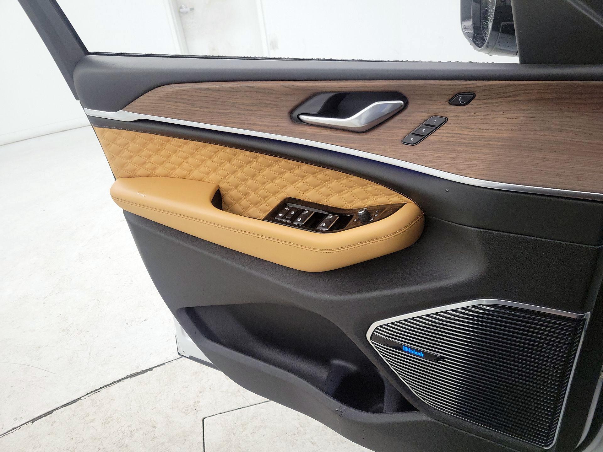 Thumbnail: 2022 Jeep Grand Cherokee - 12