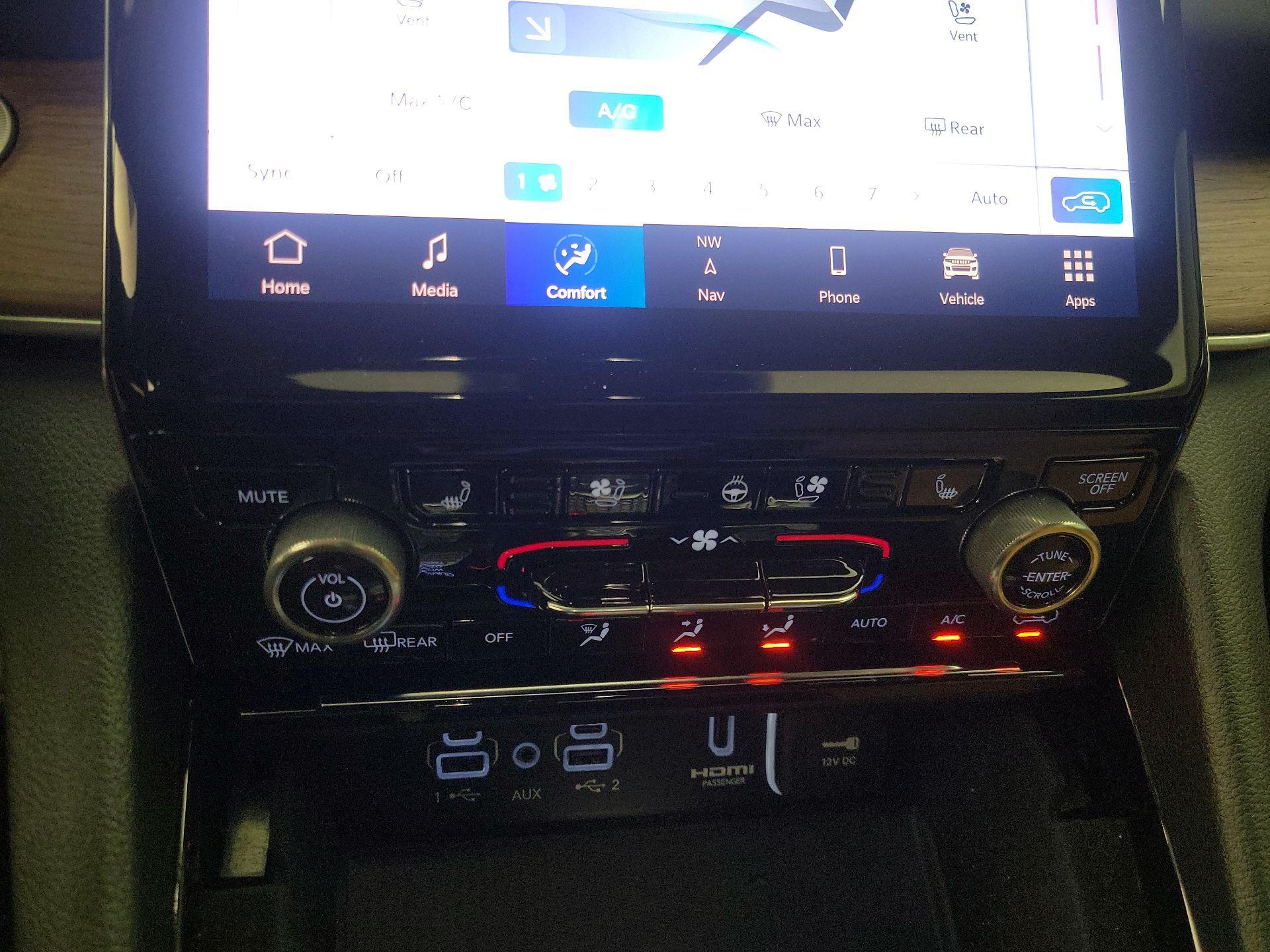 Thumbnail: 2022 Jeep Grand Cherokee - 16