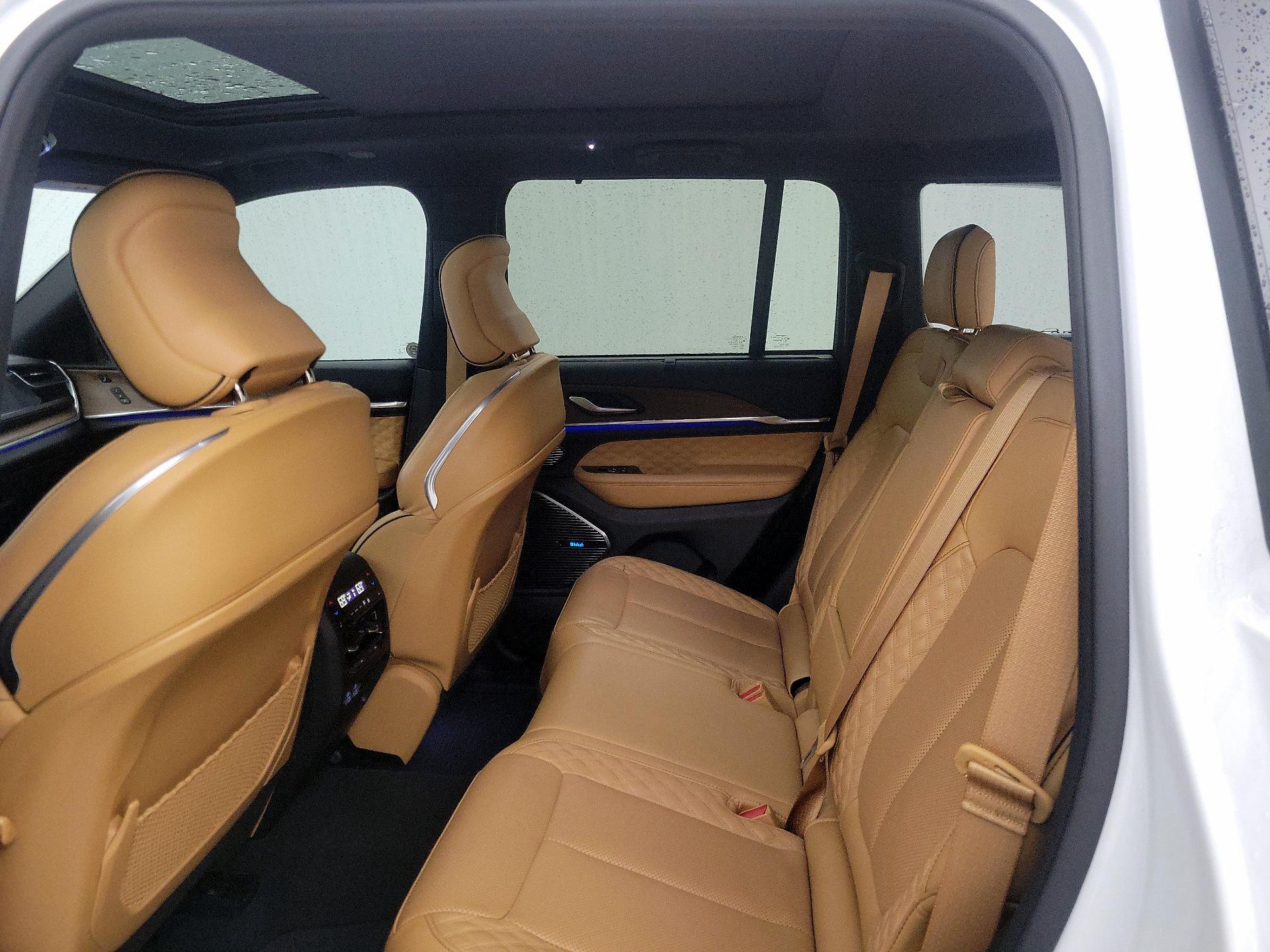 Thumbnail: 2022 Jeep Grand Cherokee - 20