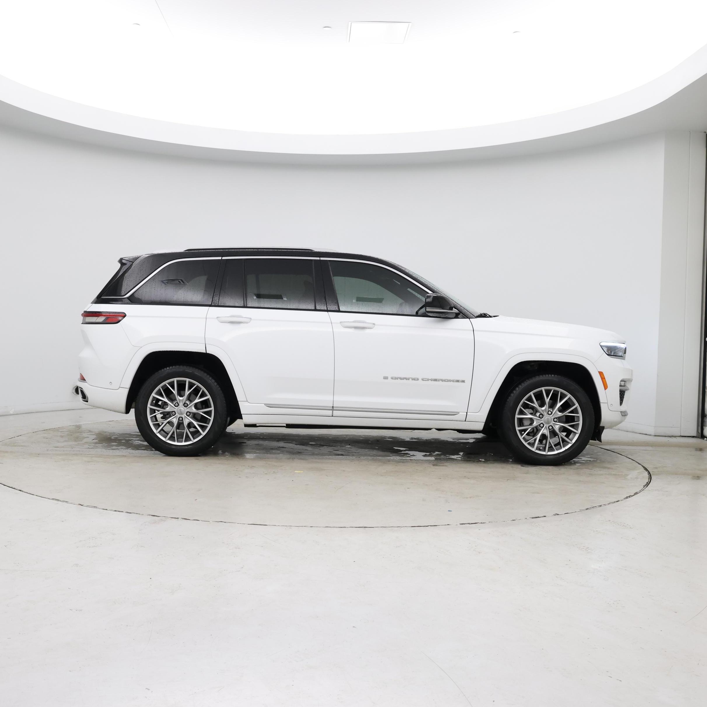 Thumbnail: 2022 Jeep Grand Cherokee - 7