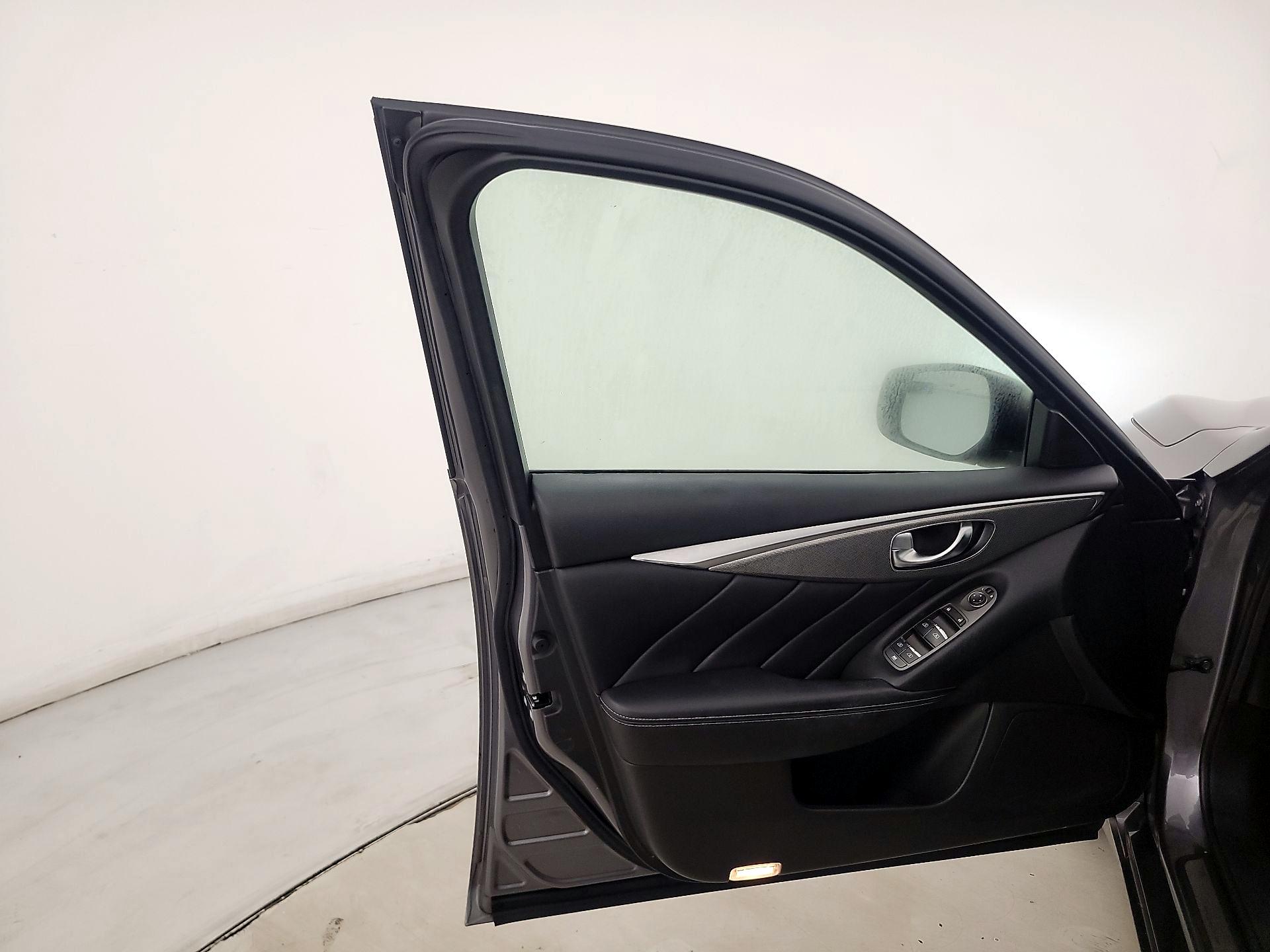 Thumbnail: 2015 INFINITI Q50 - 12