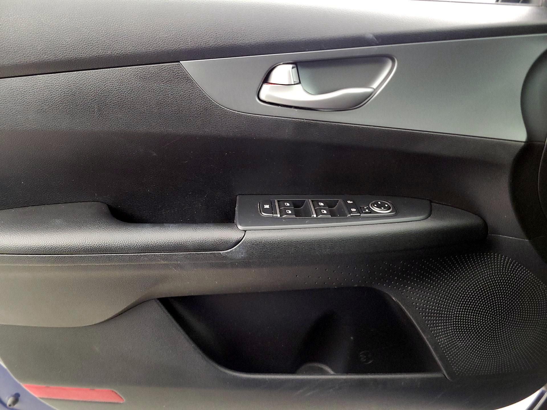 Thumbnail: 2020 Kia Forte - 12