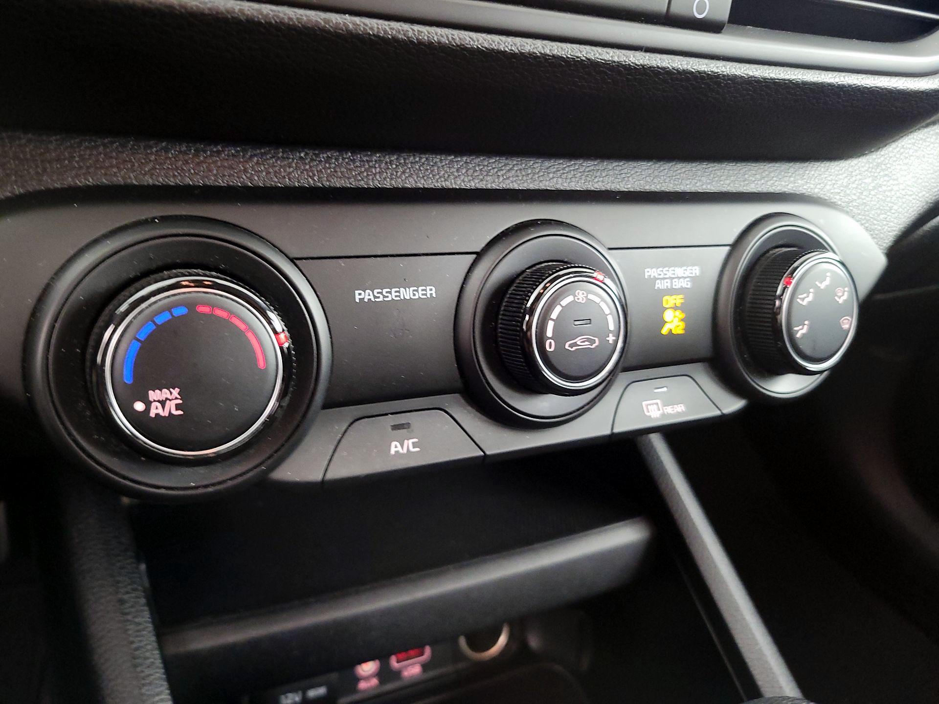 Thumbnail: 2020 Kia Forte - 16