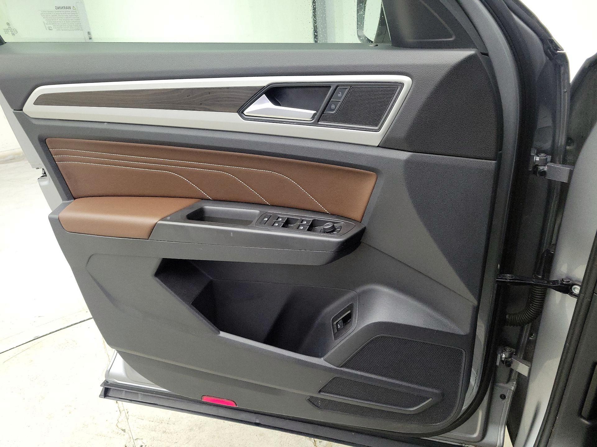 Thumbnail: 2022 Volkswagen Atlas - 12