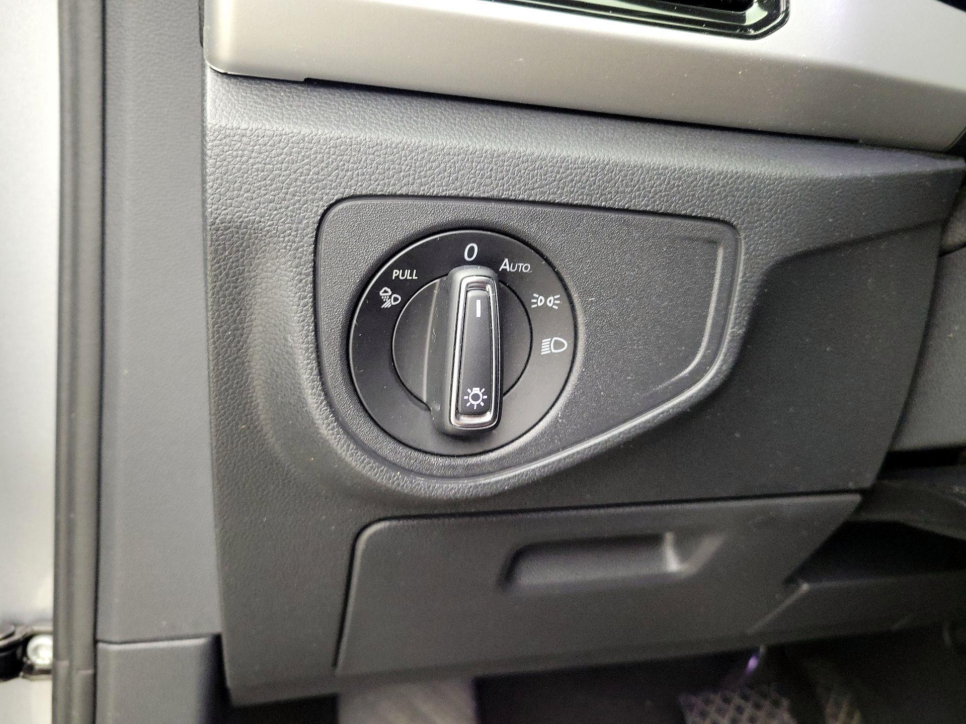 Thumbnail: 2022 Volkswagen Atlas - 13