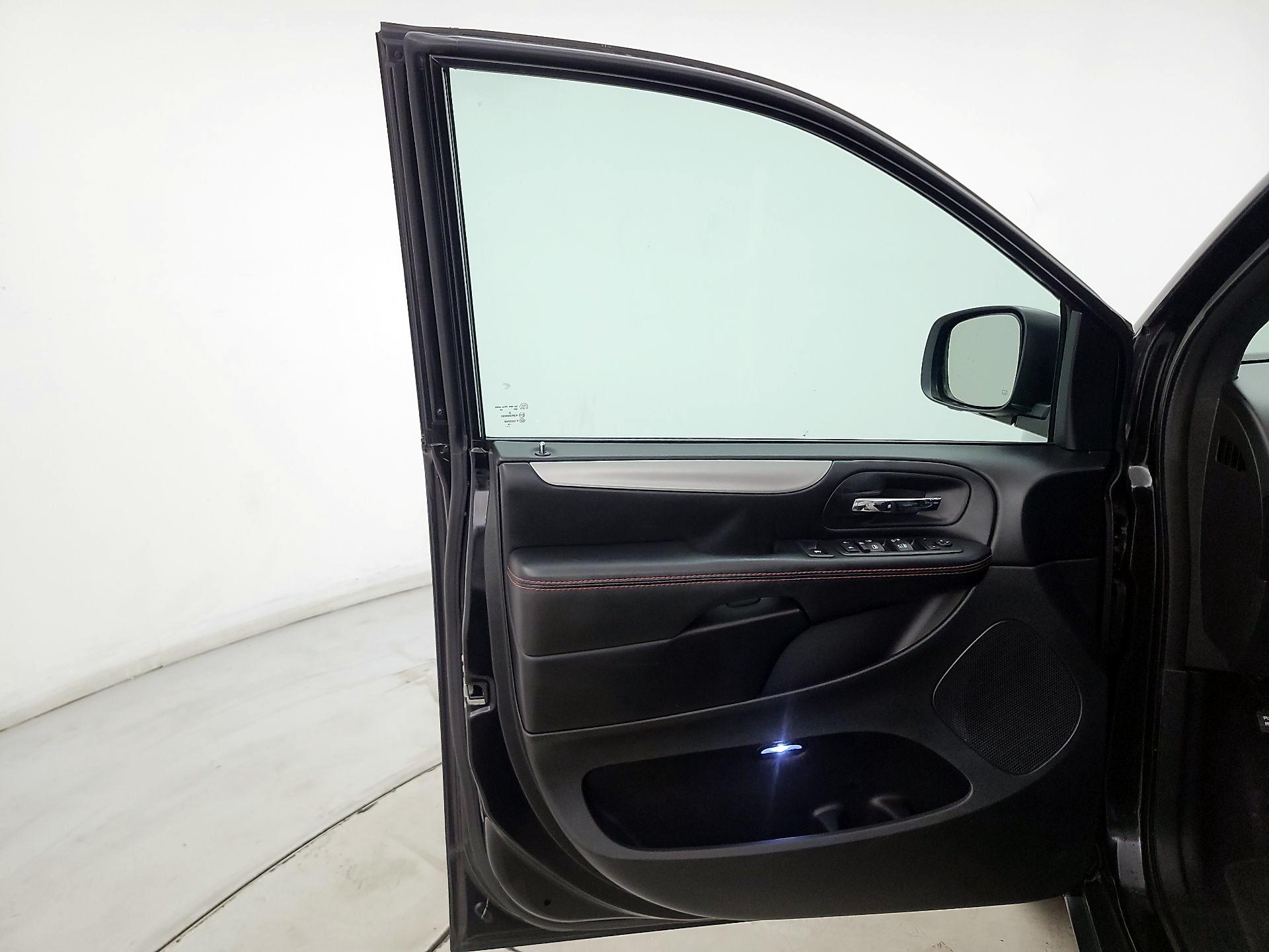 Thumbnail: 2019 Dodge Grand Caravan - 12