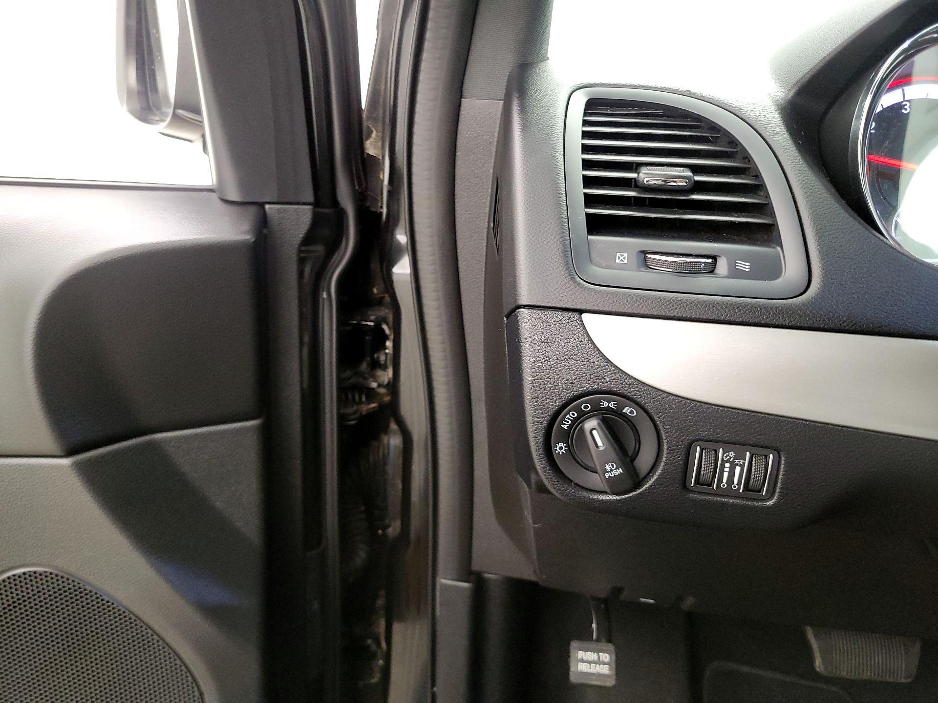 Thumbnail: 2019 Dodge Grand Caravan - 13