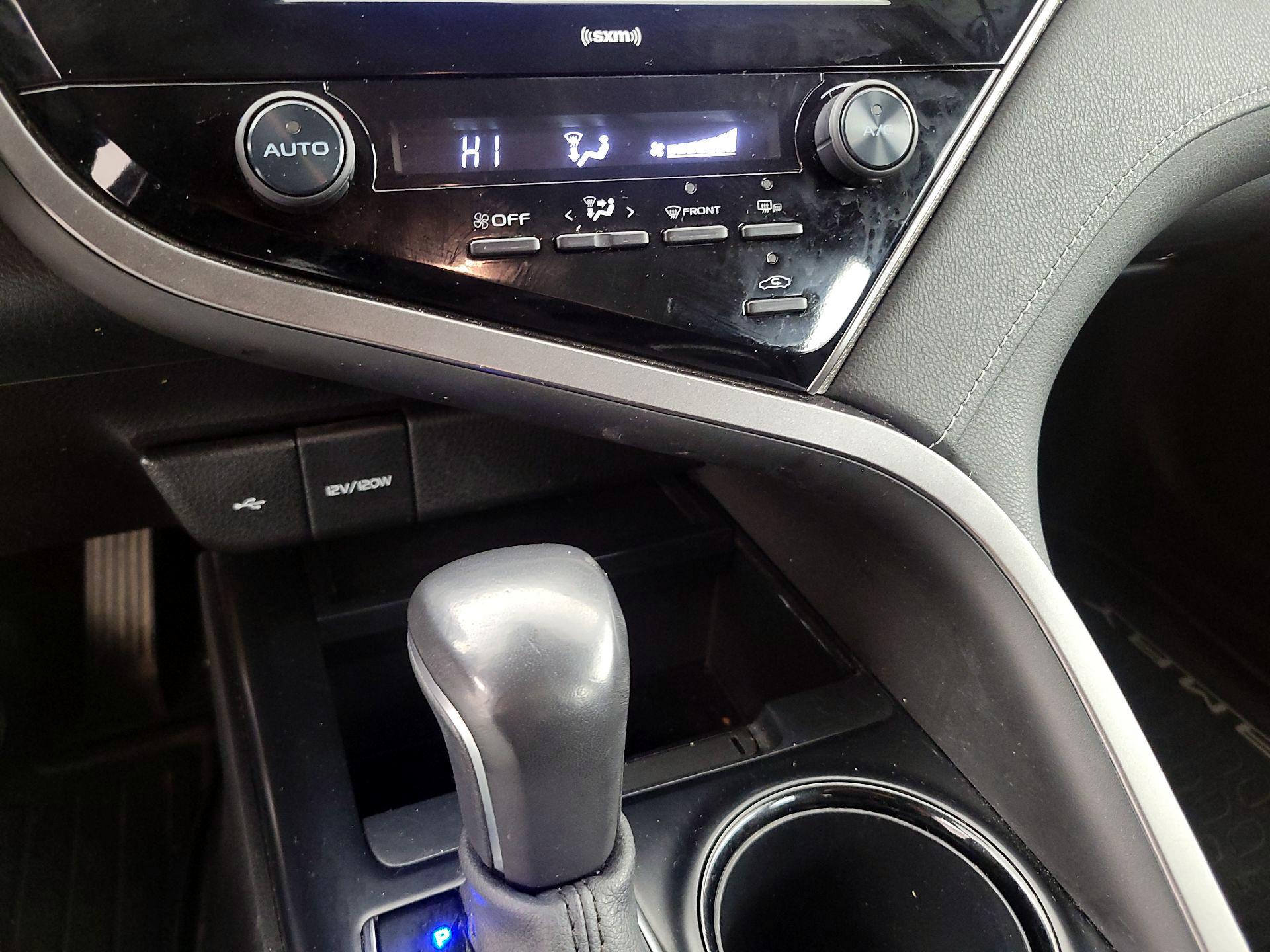 Thumbnail: 2020 Toyota Camry - 16