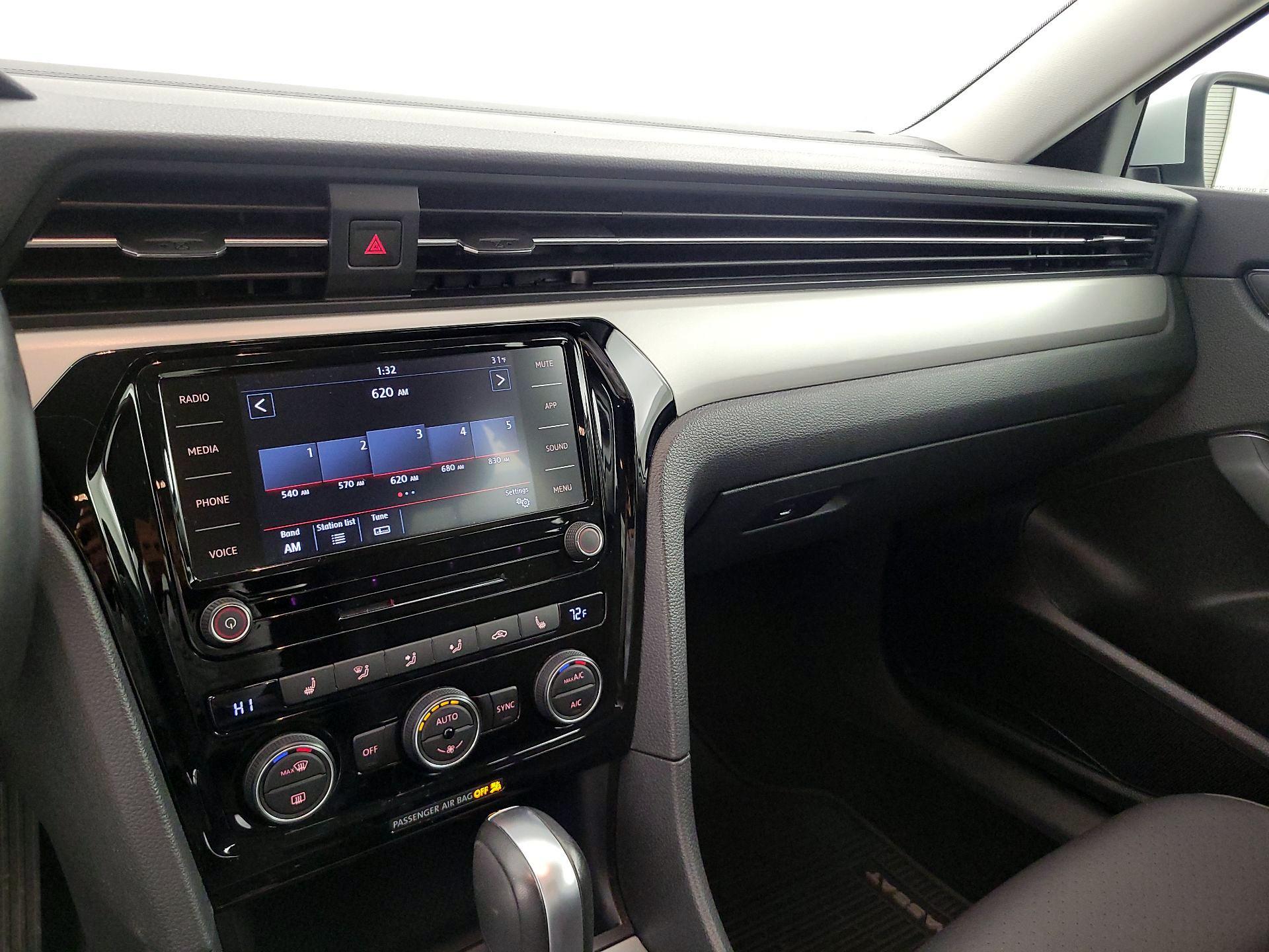 Thumbnail: 2020 Volkswagen Passat - 15