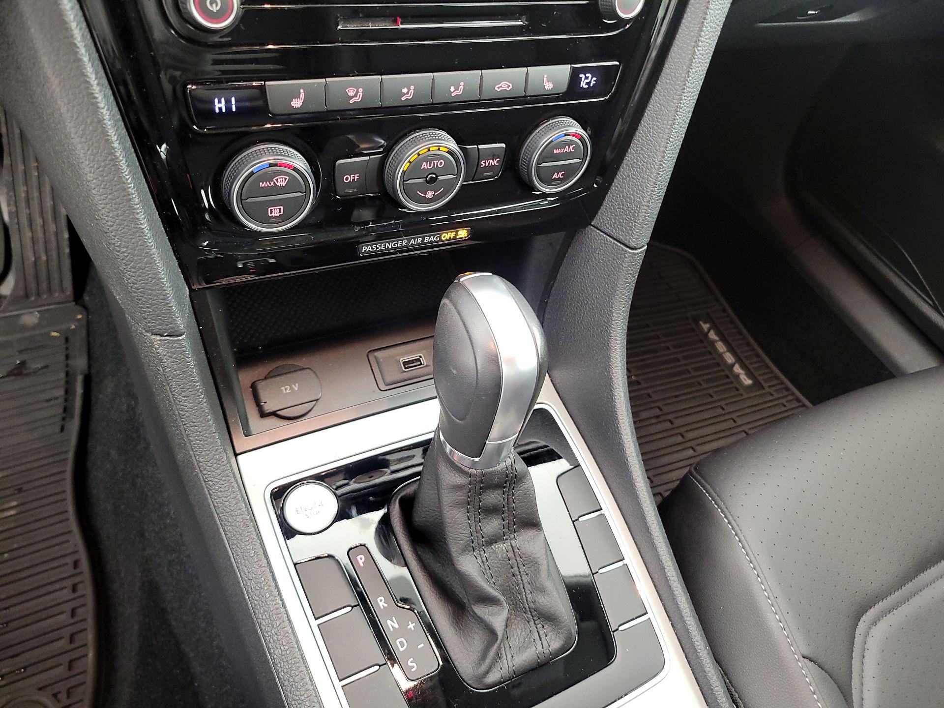 Thumbnail: 2020 Volkswagen Passat - 16