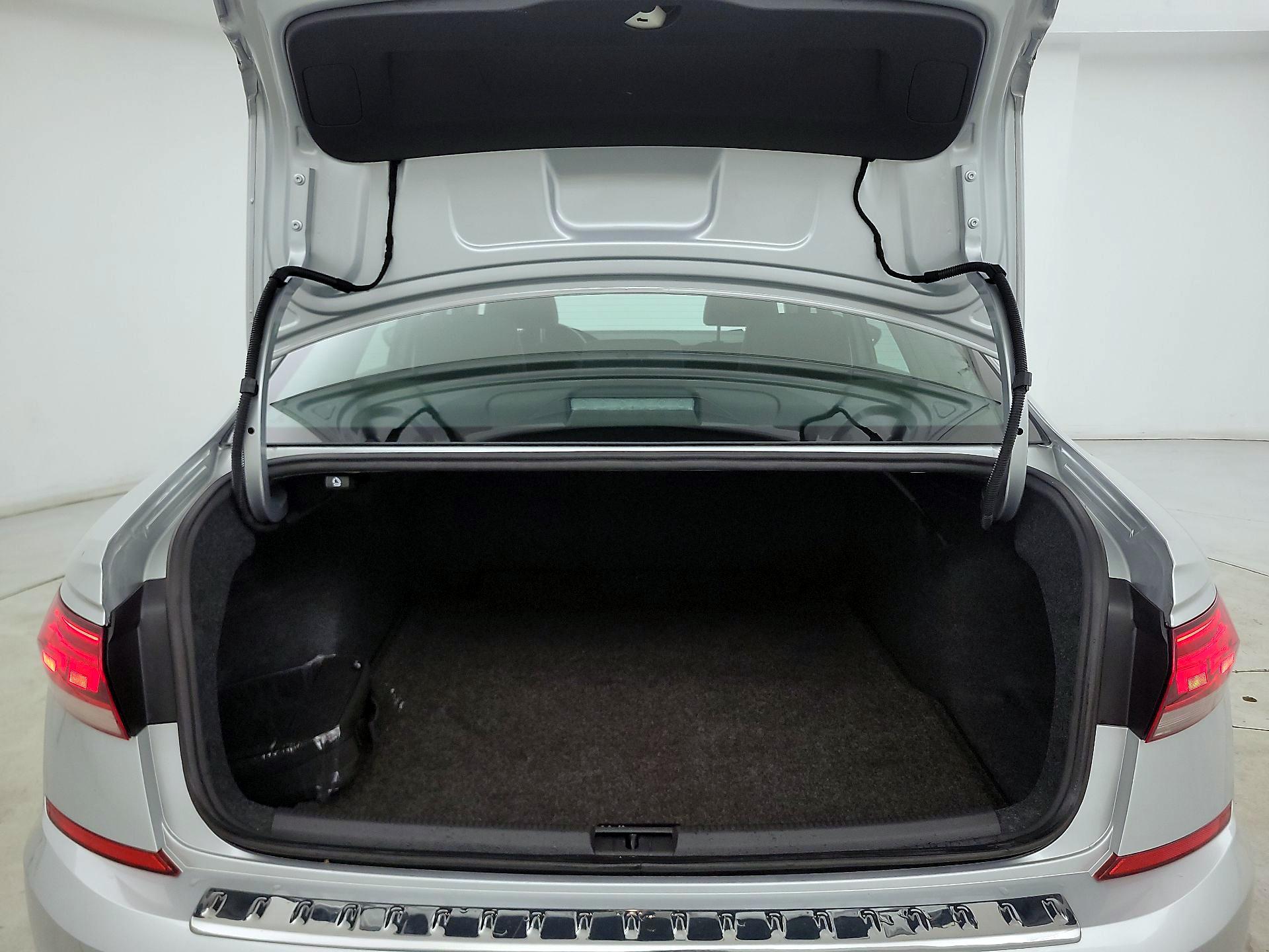 Thumbnail: 2020 Volkswagen Passat - 20