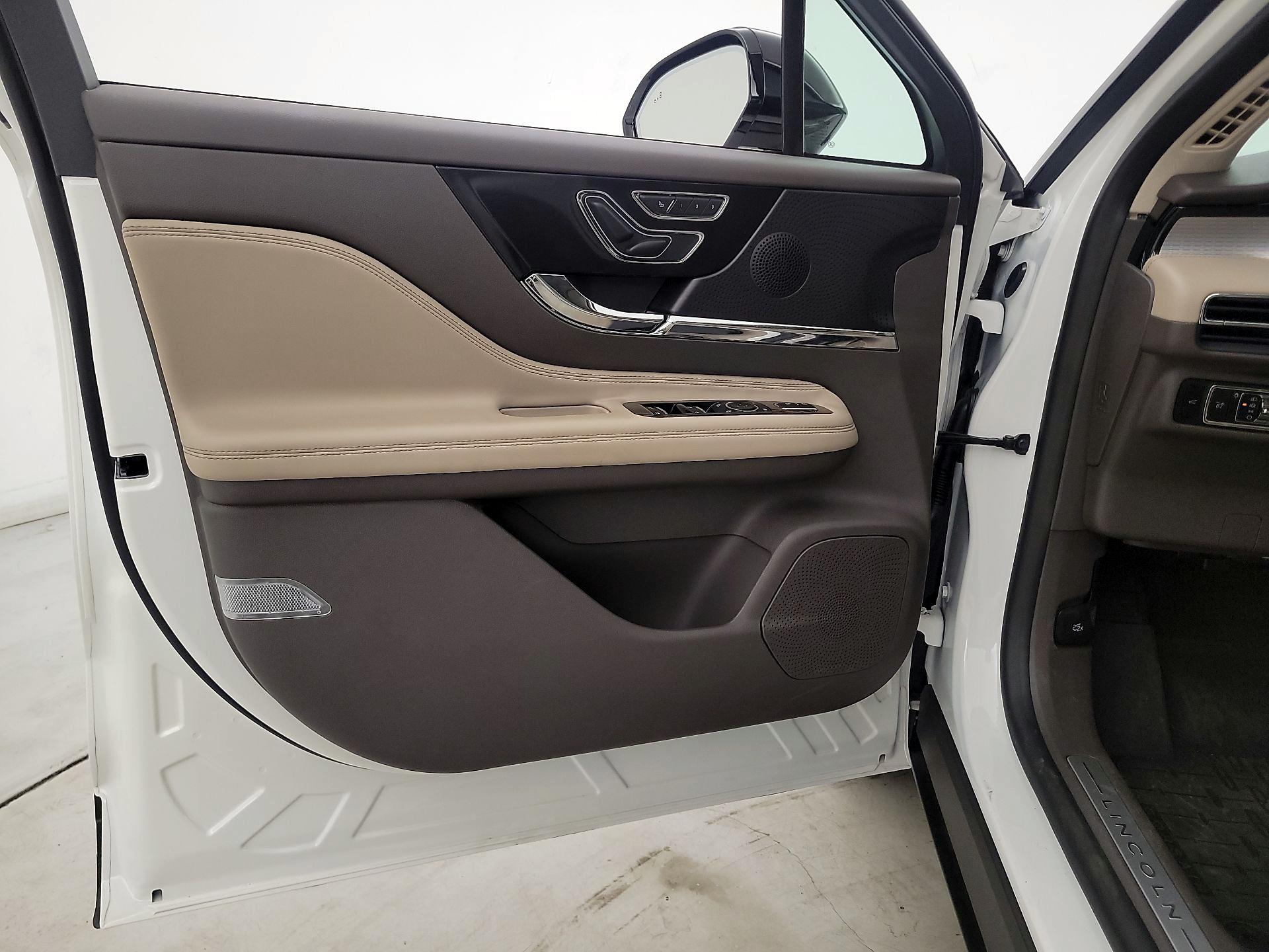 Thumbnail: 2024 Lincoln Corsair - 12