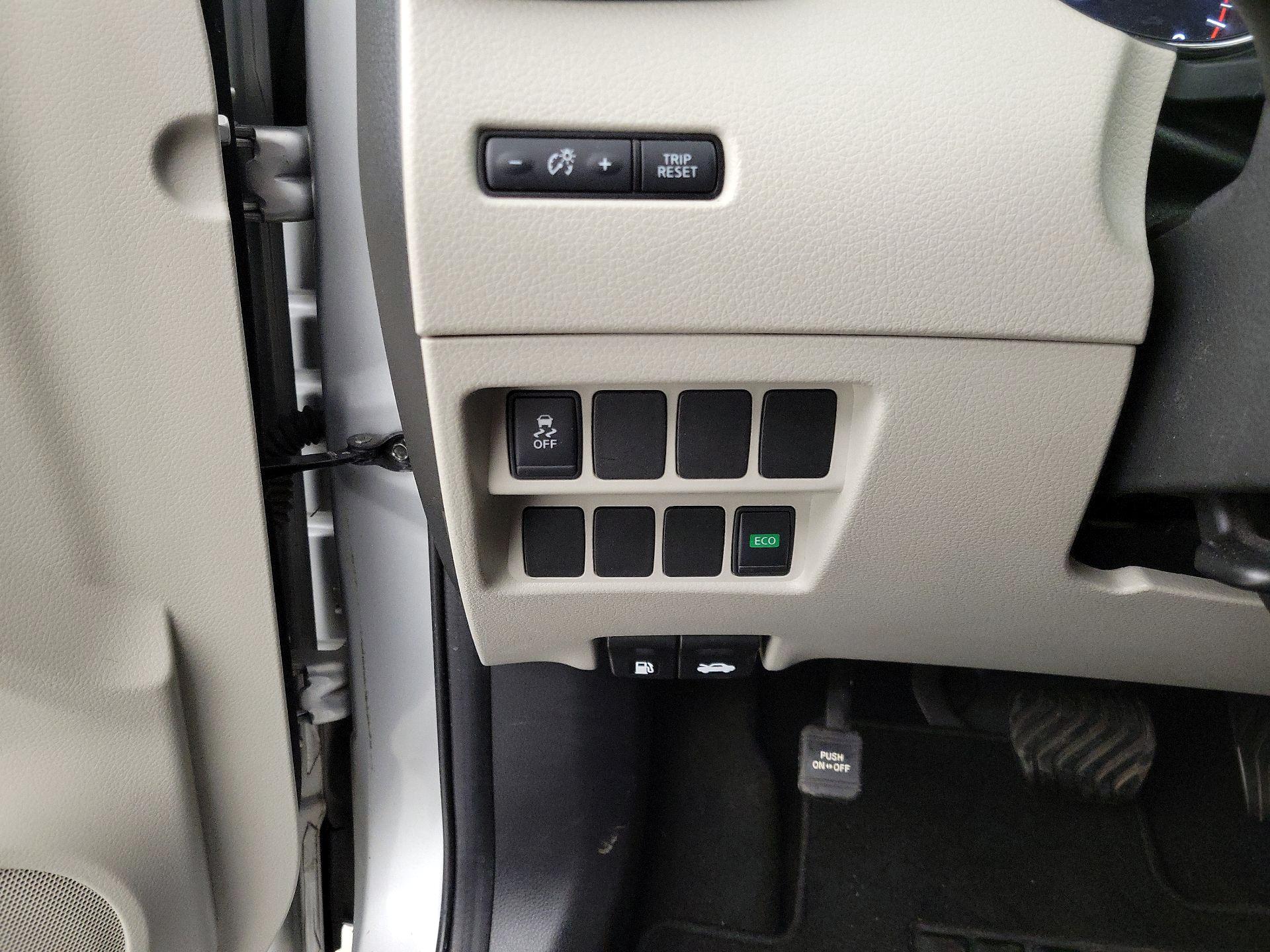 Thumbnail: 2018 Nissan Rogue Sport - 11