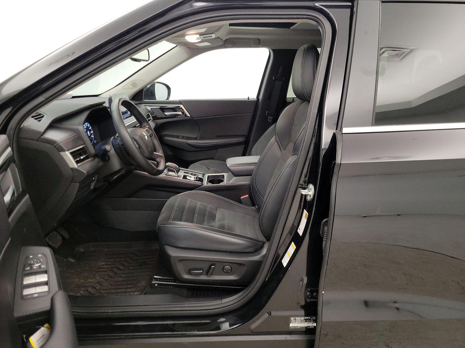 Thumbnail: 2024 Mitsubishi Outlander - 11