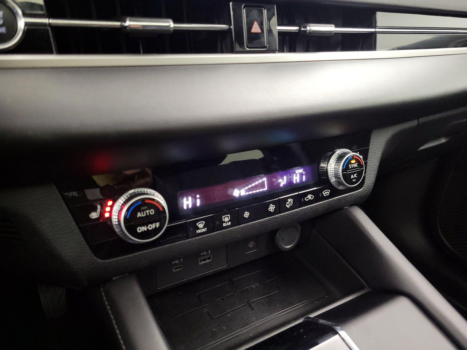 Thumbnail: 2024 Mitsubishi Outlander - 16